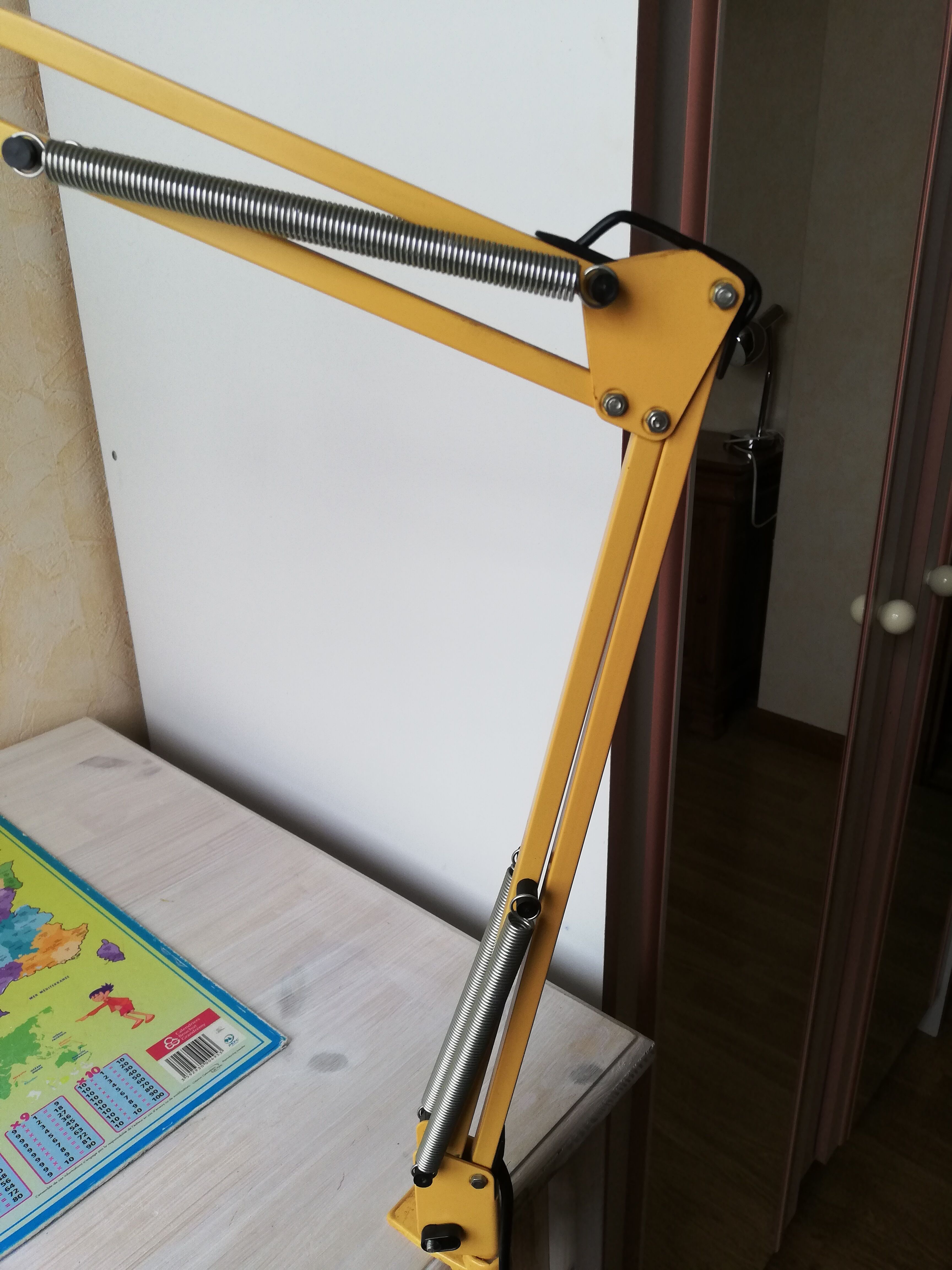 Articulated lamp brand twist