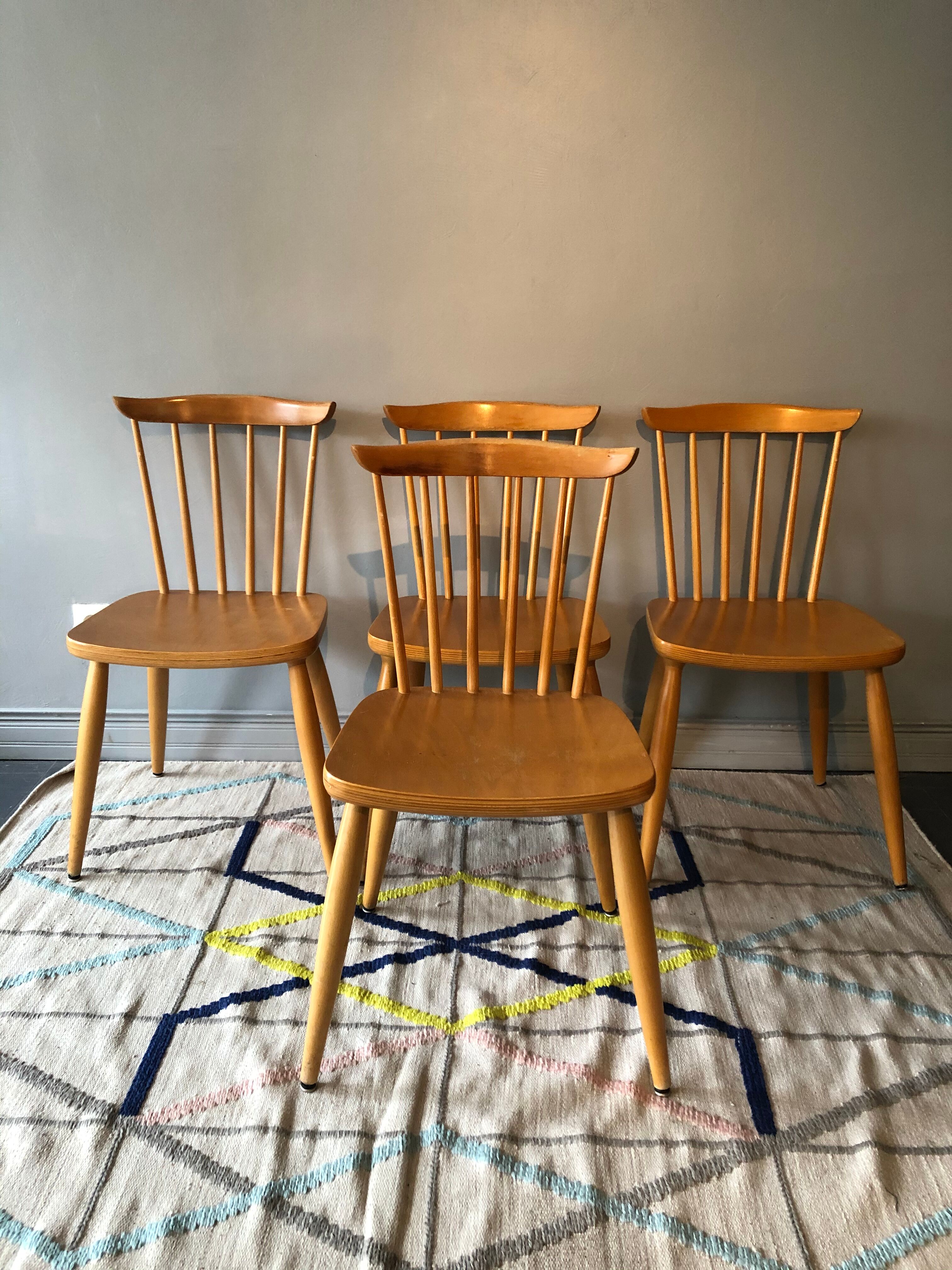 Suite of 4 vintage chairs
