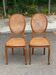 2 chaises médaillon style Louis XV en bois massif et cannage