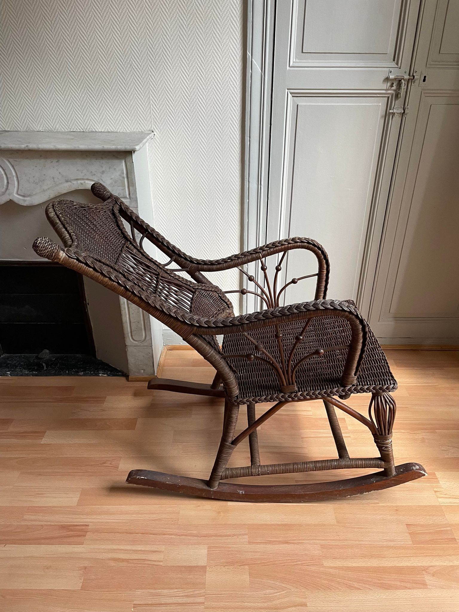Rocking-chair wicker
