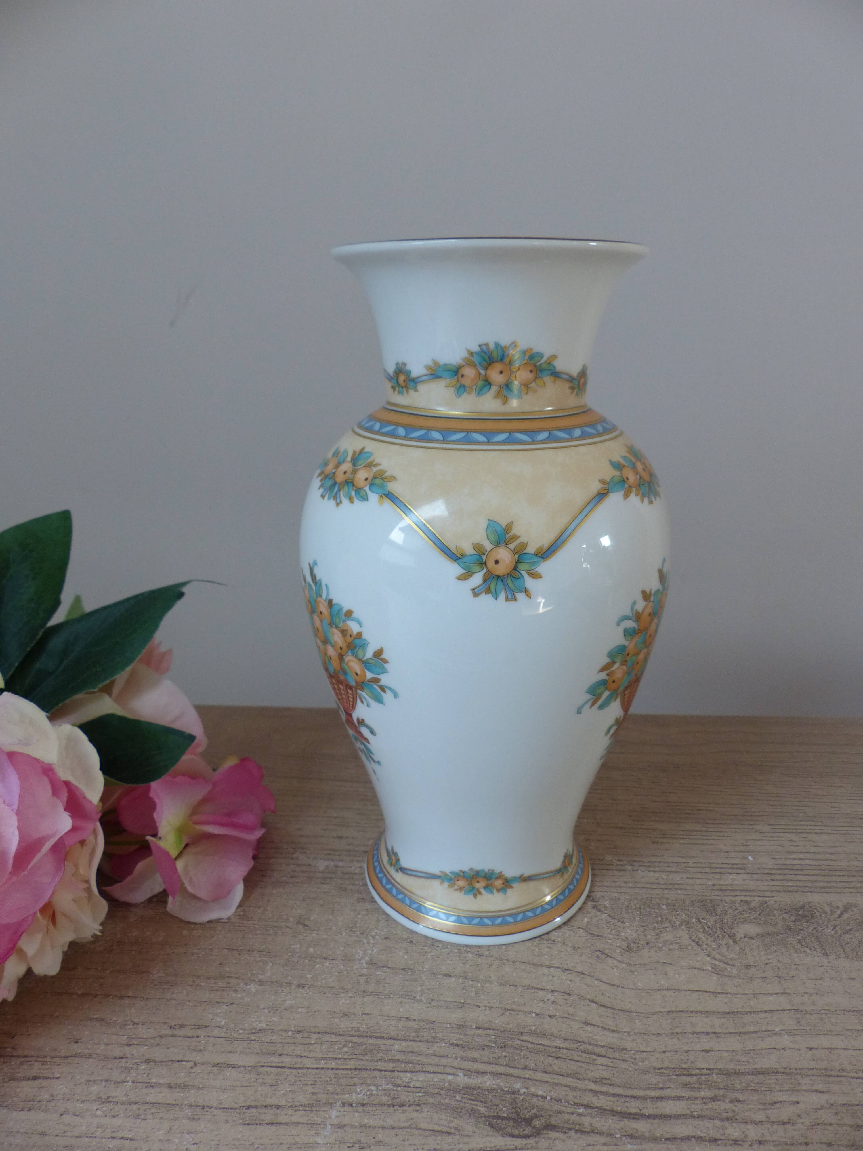 White Porcelain Vase Kaiser – Catherine Collection – Hand-Painted Decor