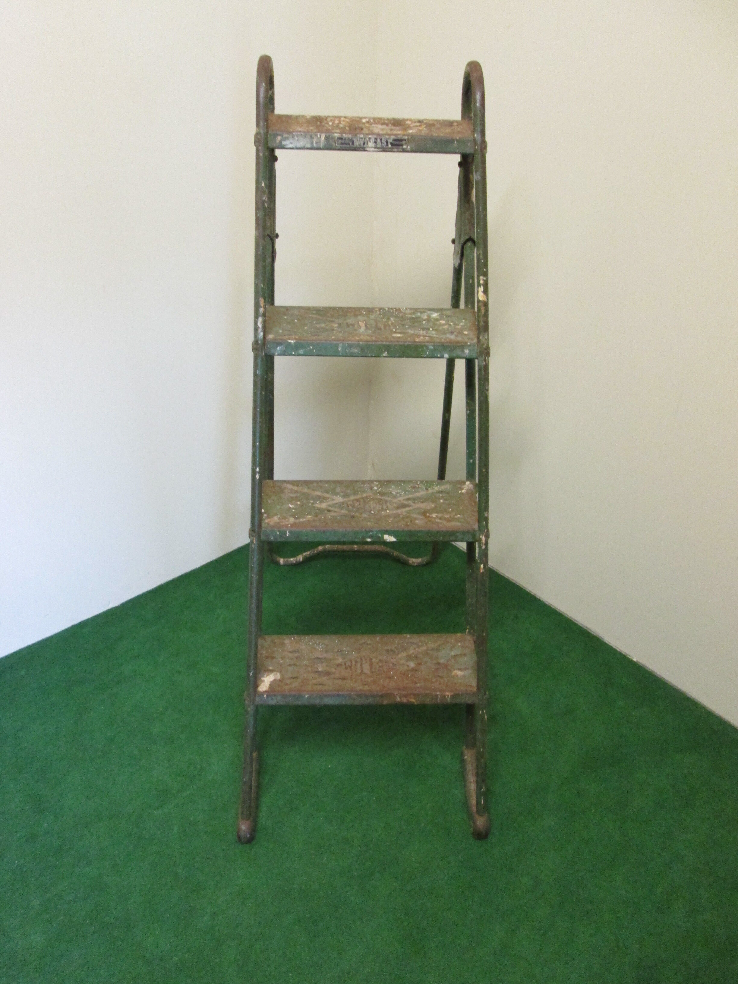 Industrial stepladder