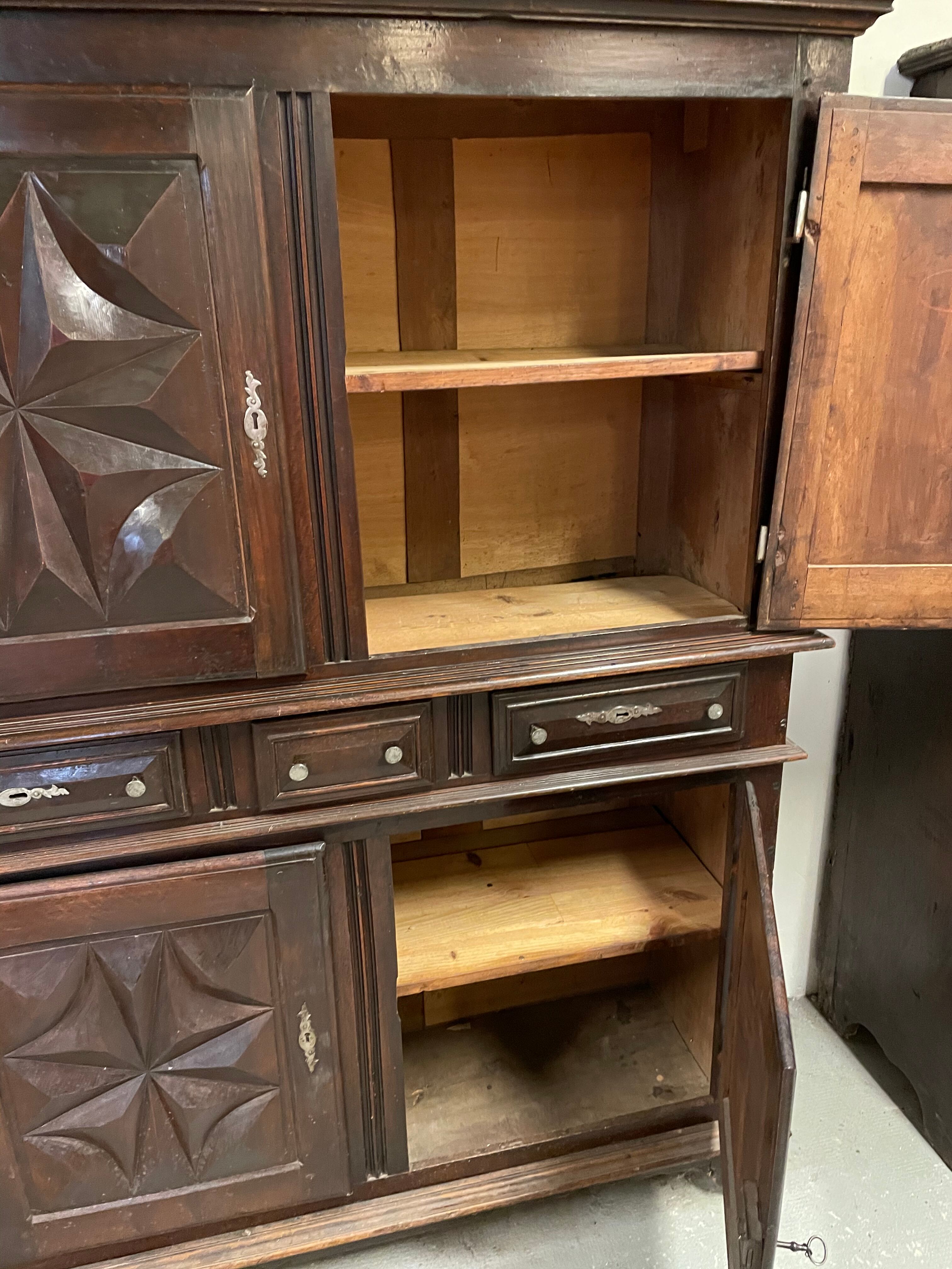 Meuble 4 porte armoire ancienne Louis xIII cabinet