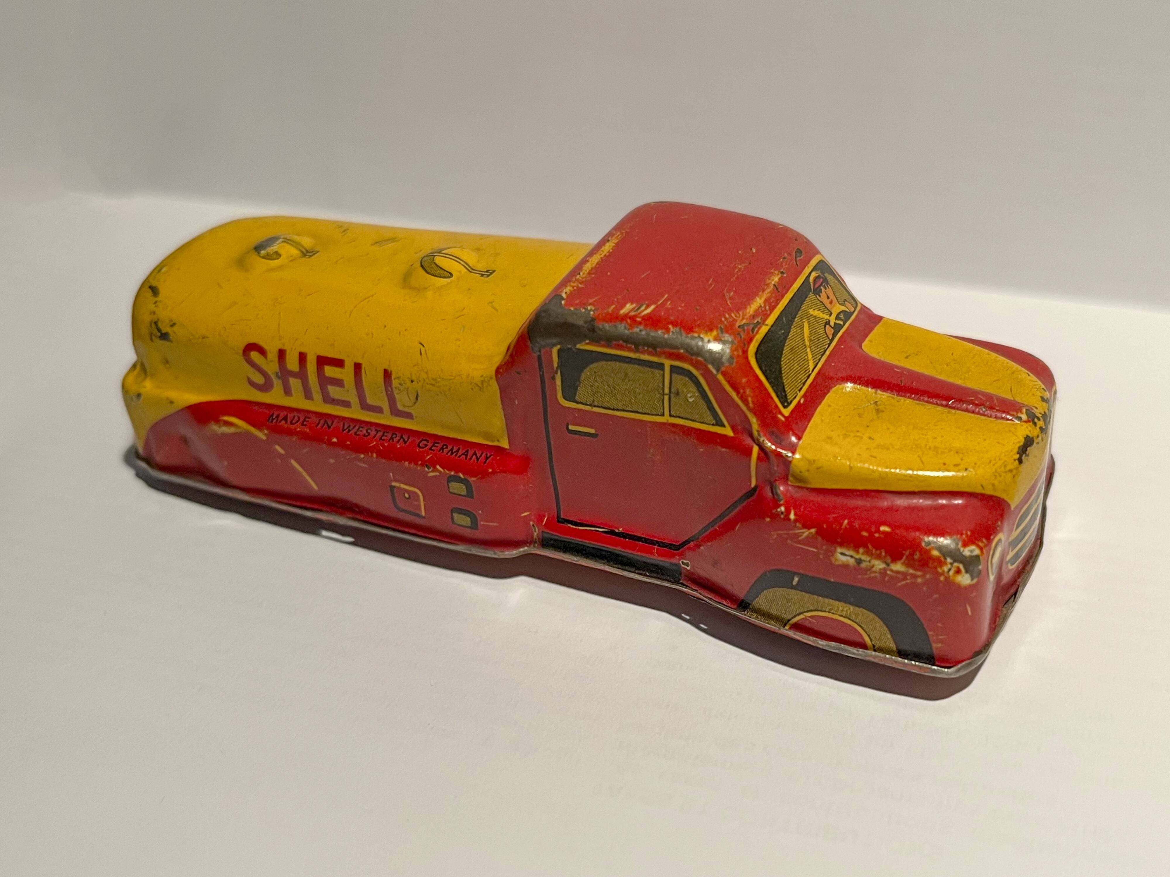 Lot of 4 metal cars, old toys