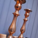Paire de bougeoirs en bronze ancien