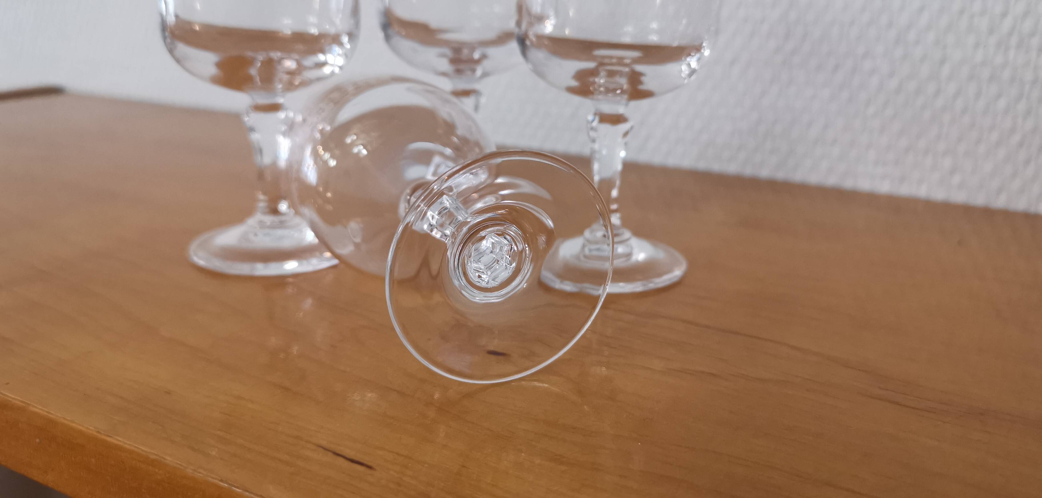 Set of 5 old port glasses with engraved crystal stems