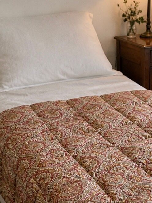 Vintage duvet/bedspread with a paisley pattern.
