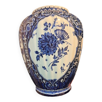 Vintage Delft Blue Ginger Jar: large blue and white ceramic vase