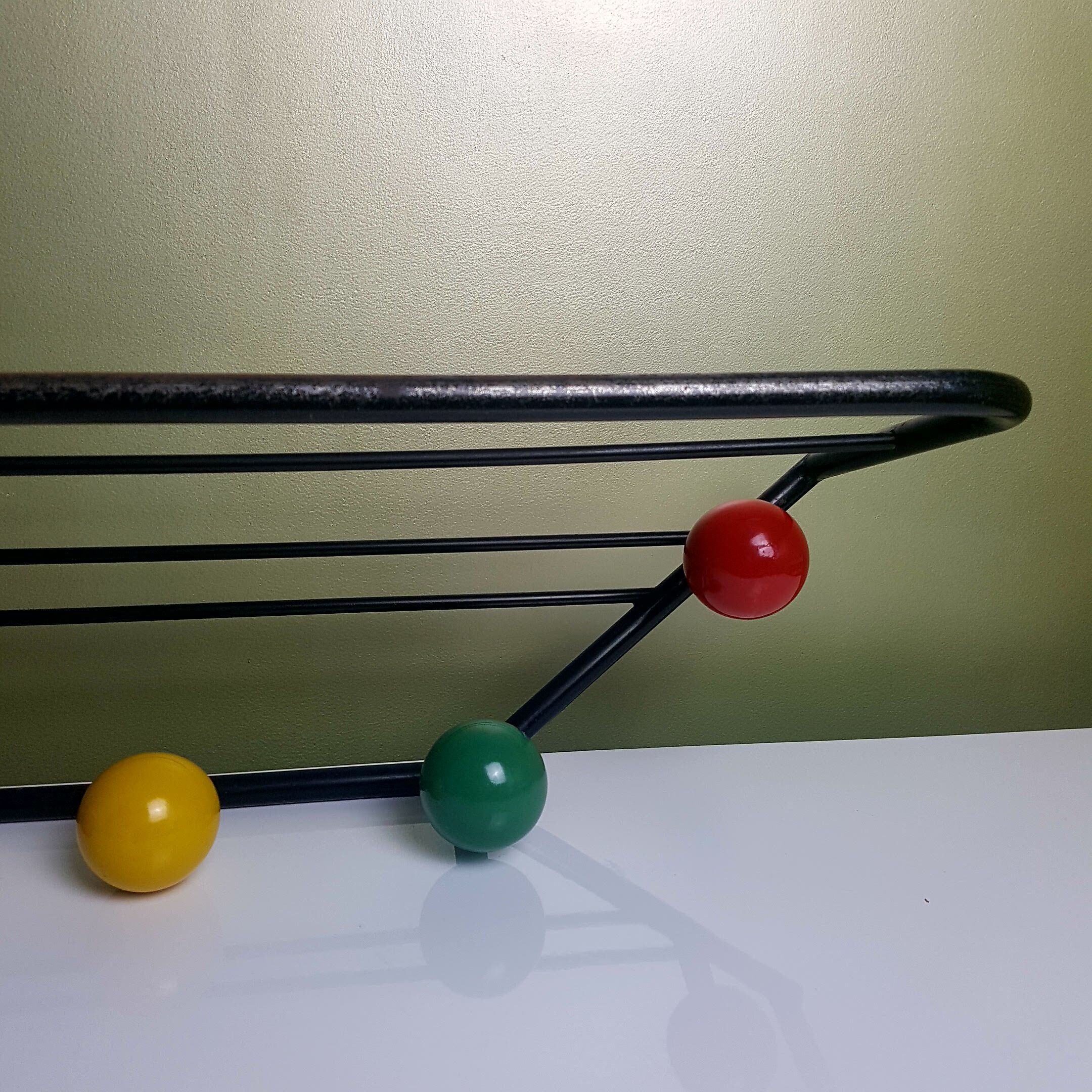 Cloakroom 5 coat hooks in colorful wood balls