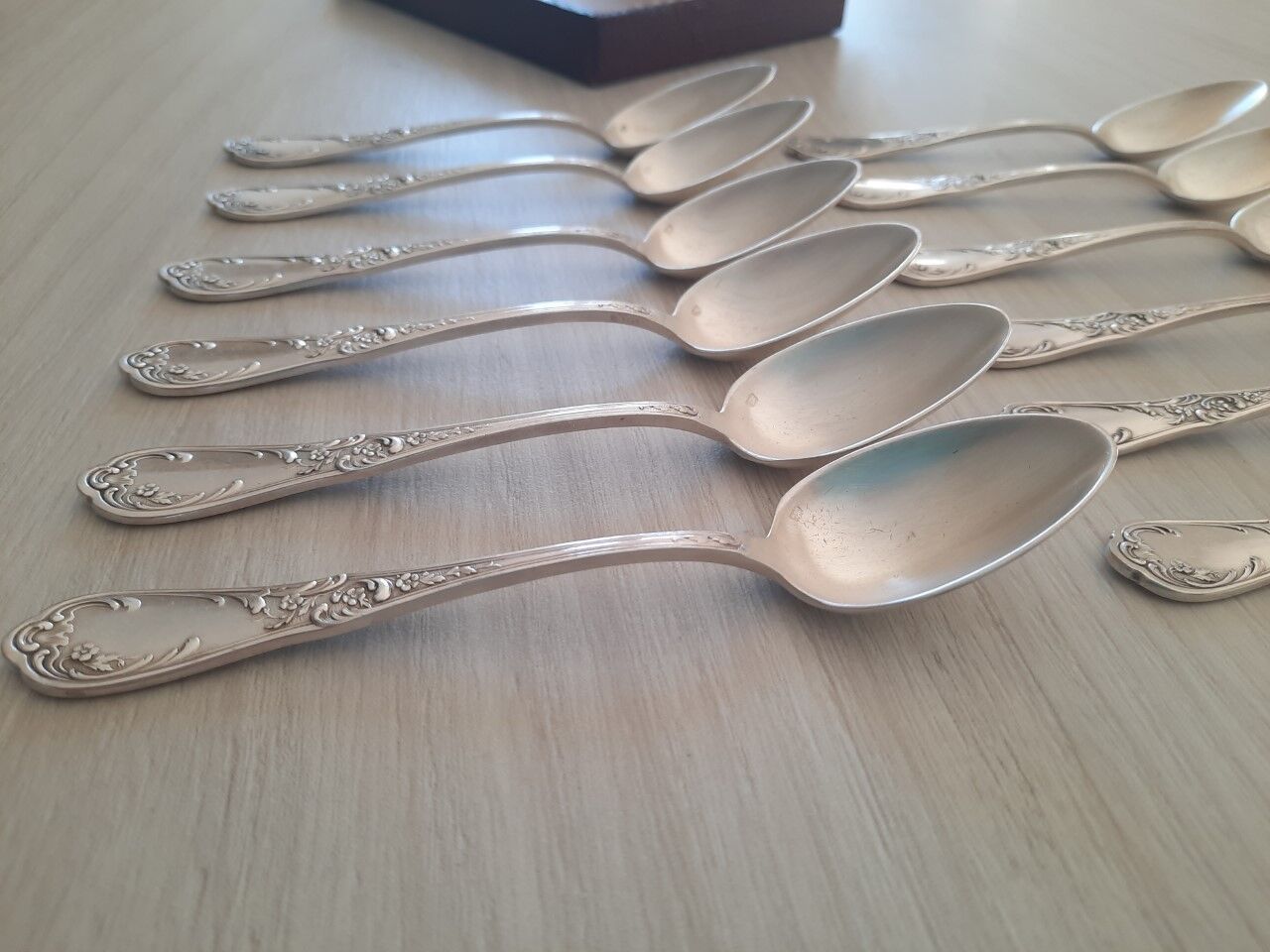 Box of 12 small old spoons in silver metal