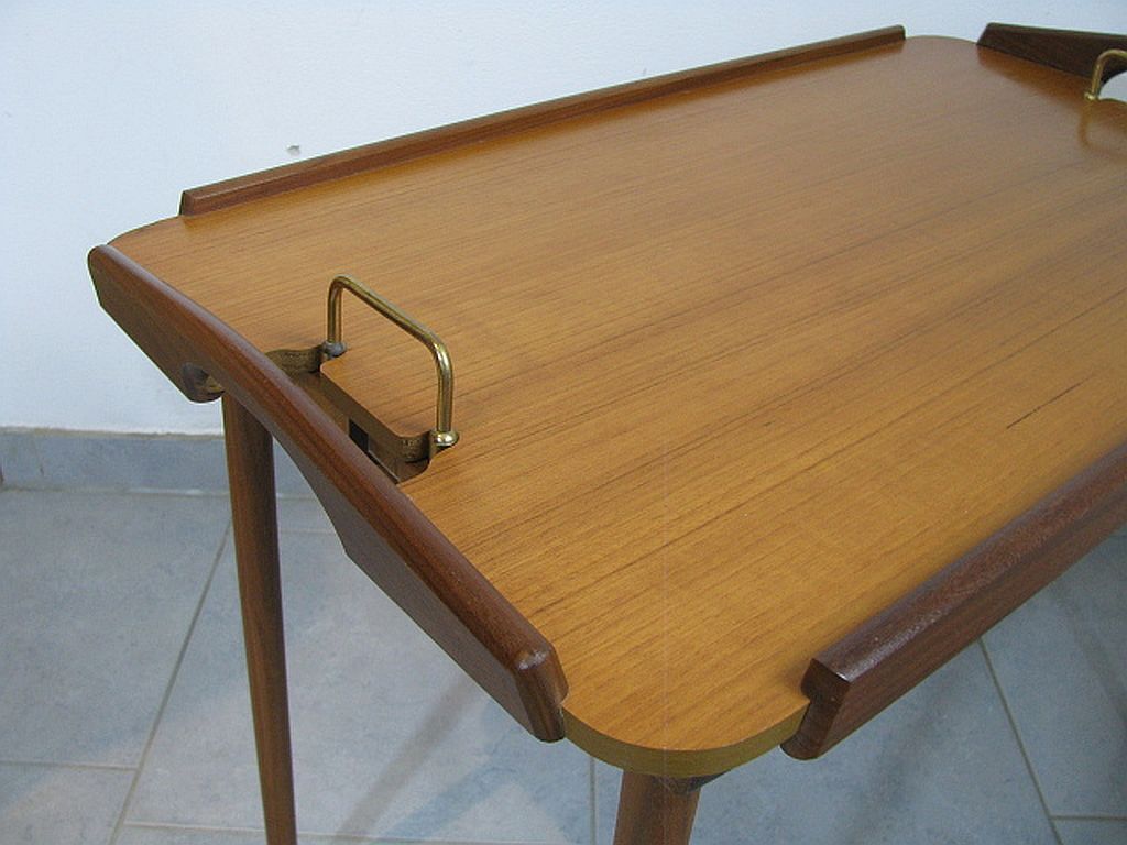 Table d'appoint plateau de service Aase Dreieri Ganddal Norvège  en teck et chêne années 1960