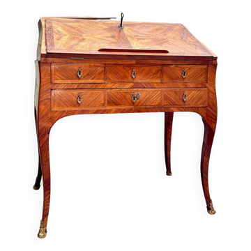 Bureau de pente galbé en marqueterie d’époque Louis XV estampillé Carel Jacques-Philippe