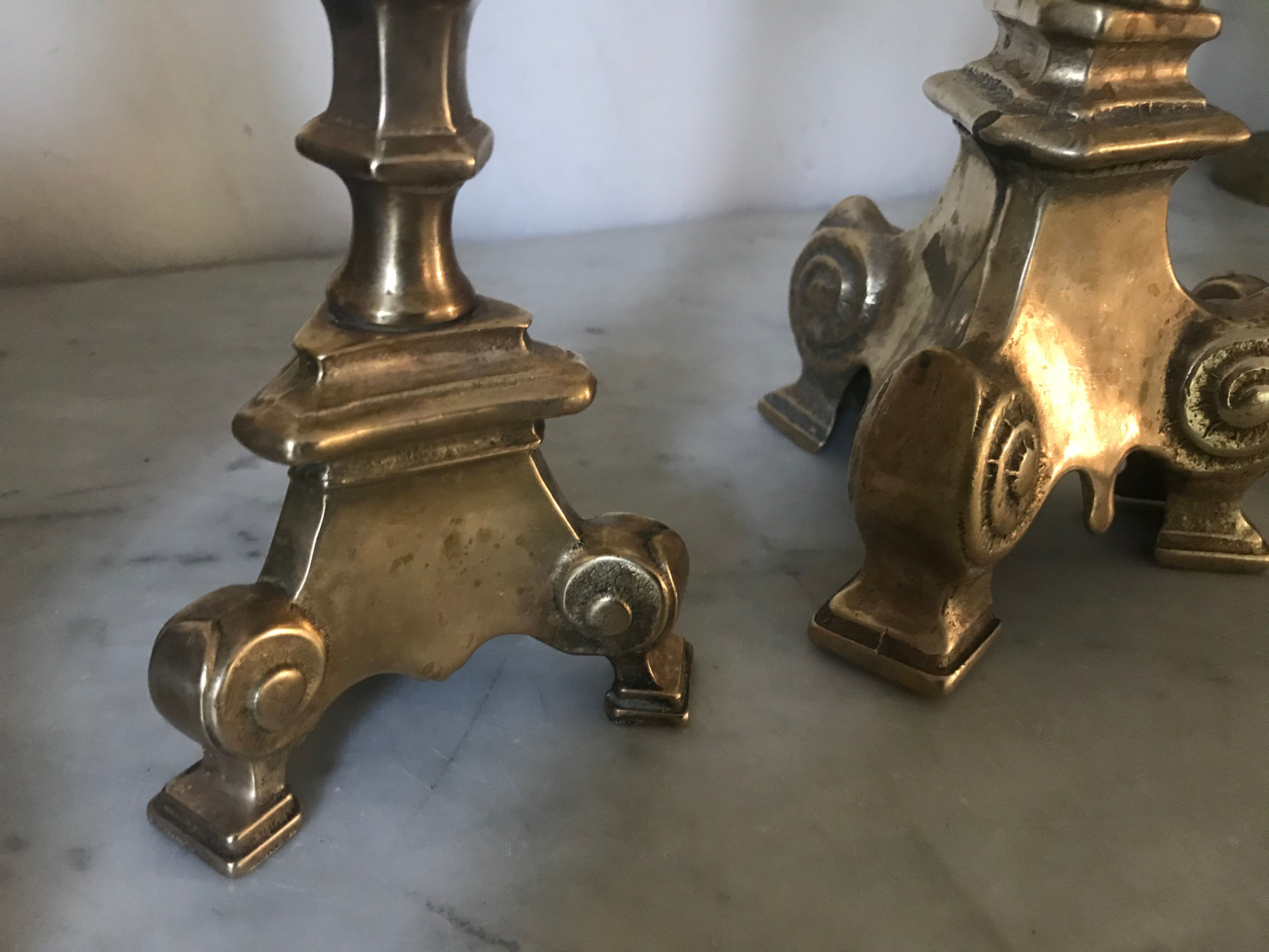 Lot de 3 bougeoirs tripodes en bronze doré