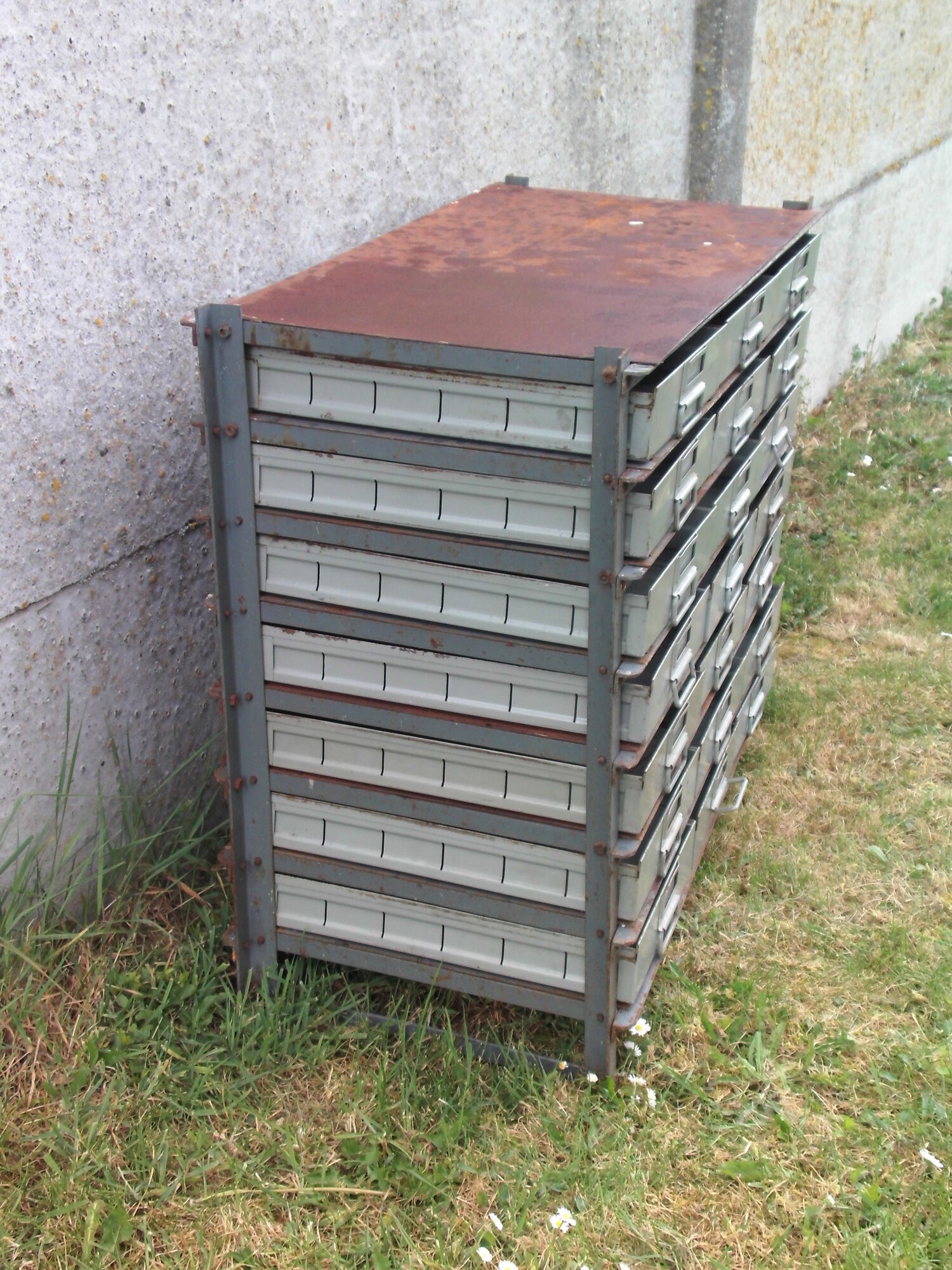 Metal industrial locker with 21 drawers