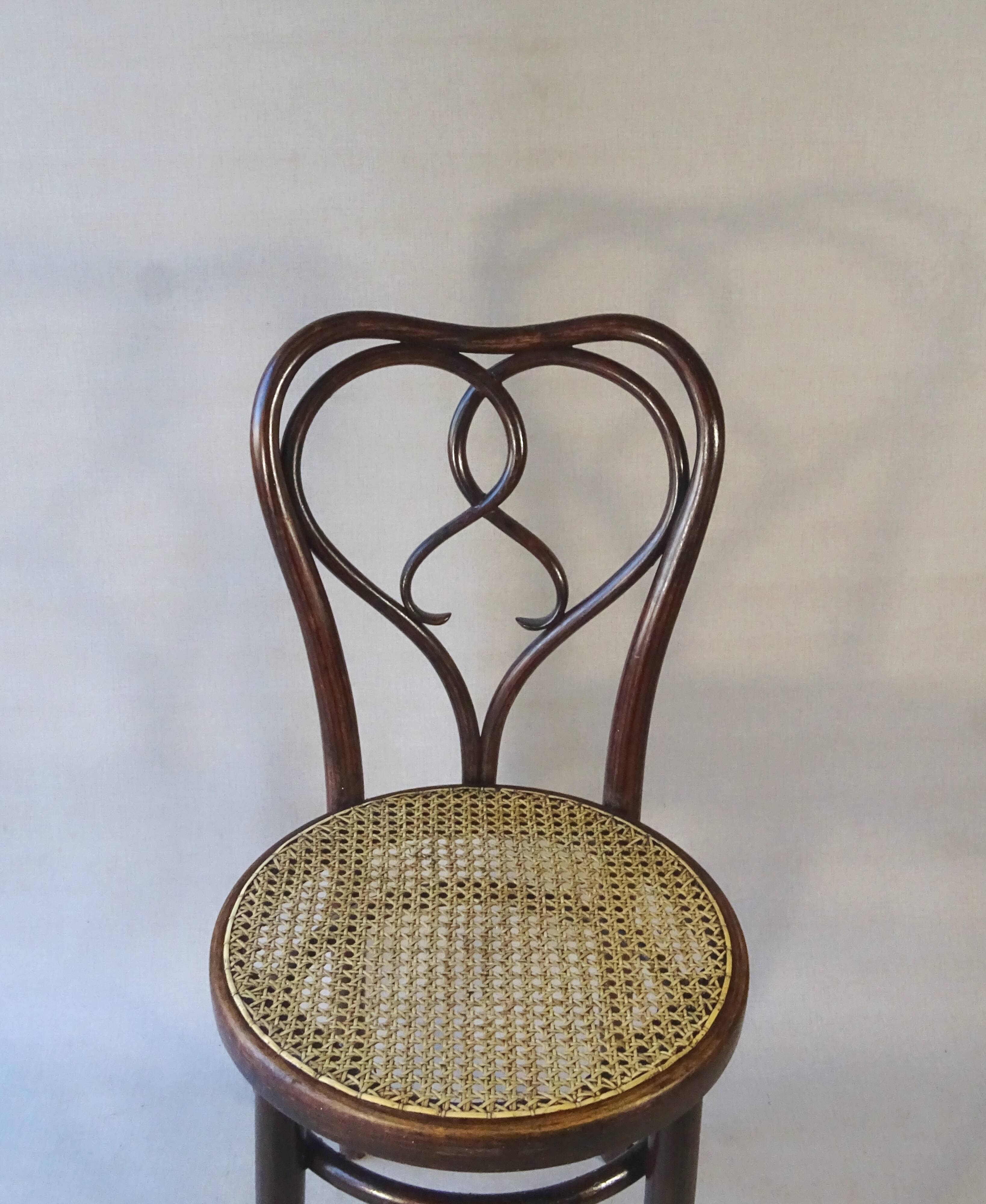 Two Thonet chairs No. 561 from the USA catalogue. Around 1925.