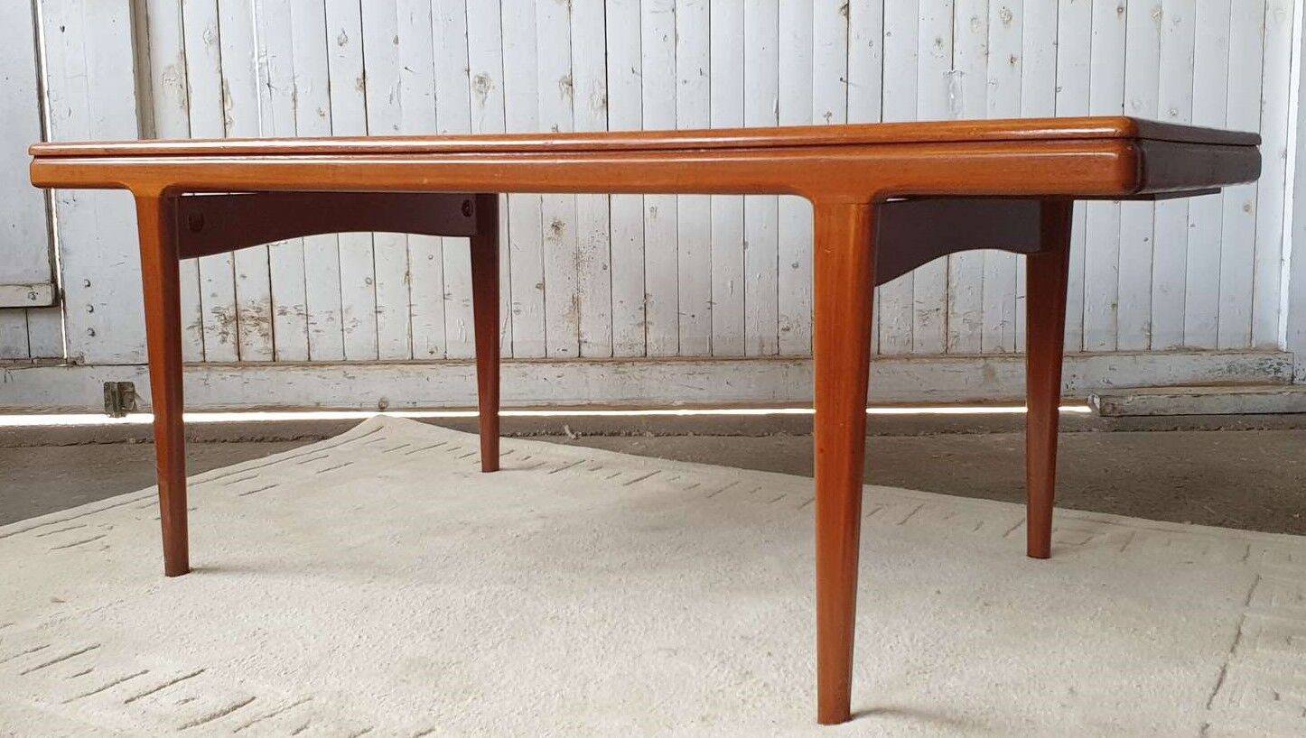 Table vintage en teck datant des années 60