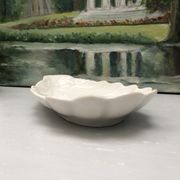 Trinket bowl in antique porcelain, shell-shaped