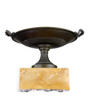 Bronze cup on a yellow Siena marble base, early 19th century.