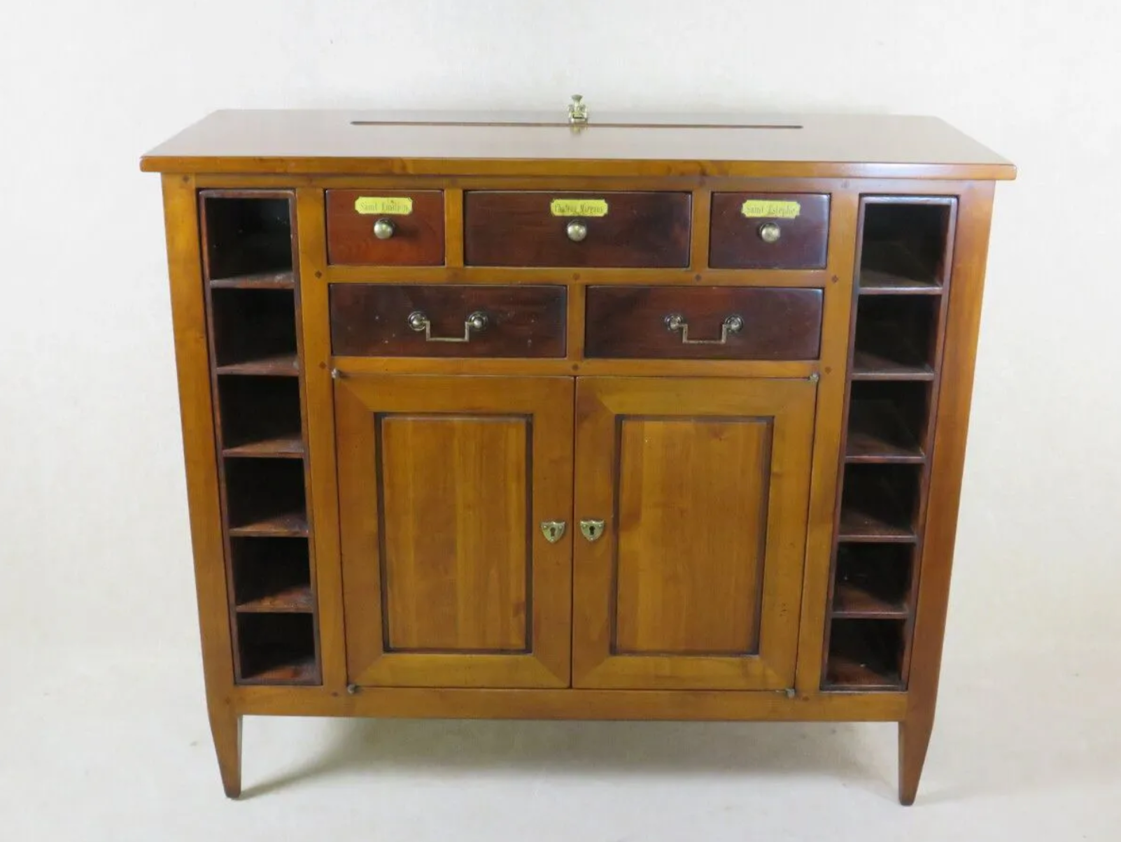 Meuble ''œnologue'' en bois