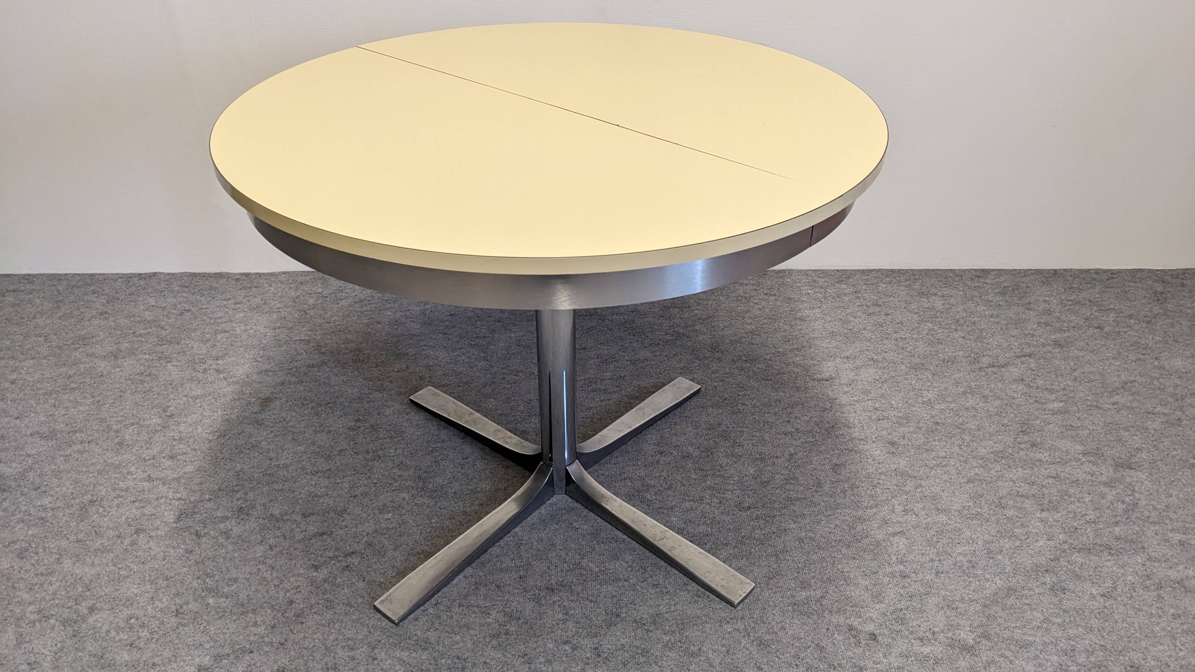 Extendable round table Space Age, Italy circa 1970