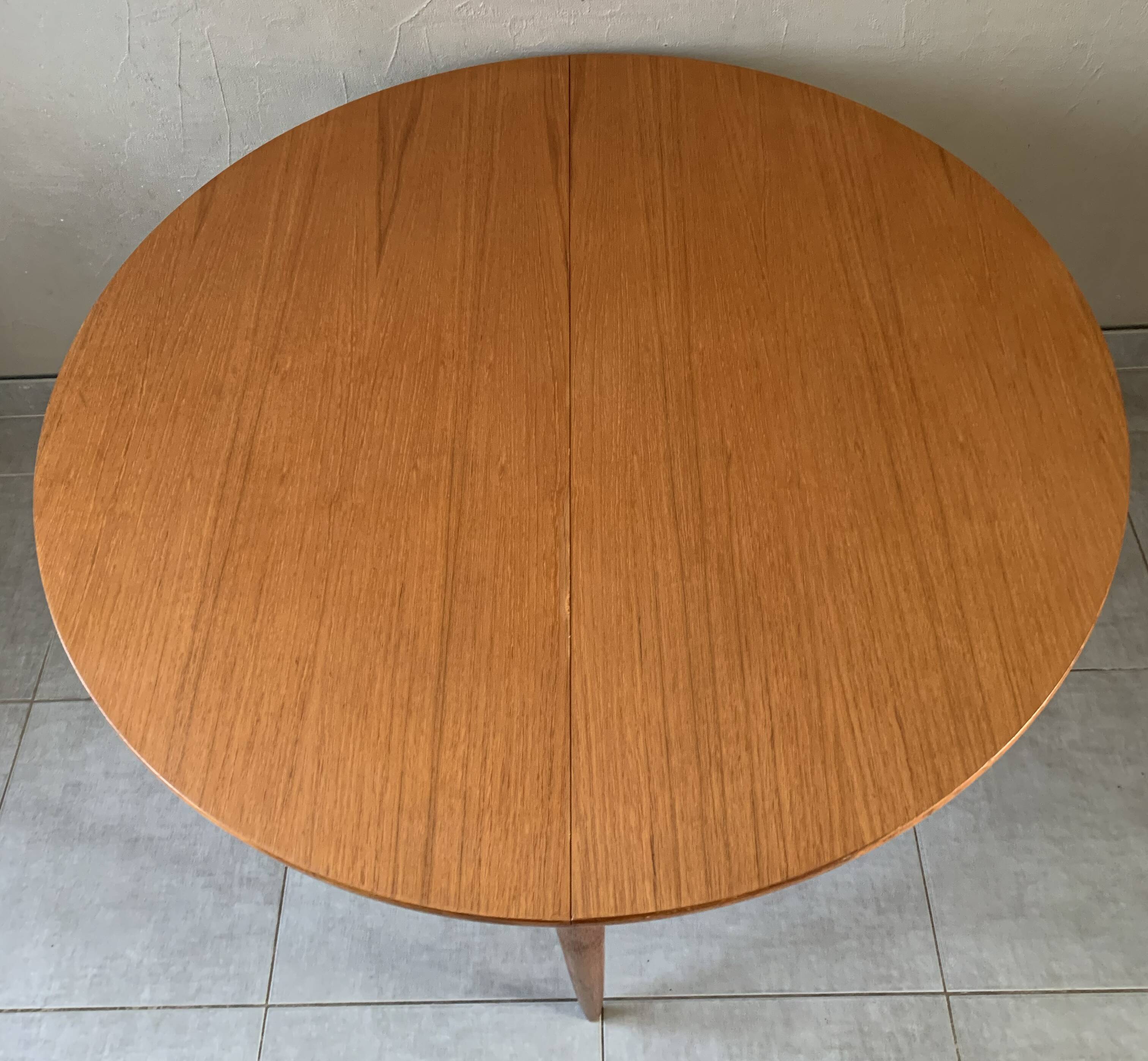 Vintage scandinavian table from the 60s extendable with butterfly extension