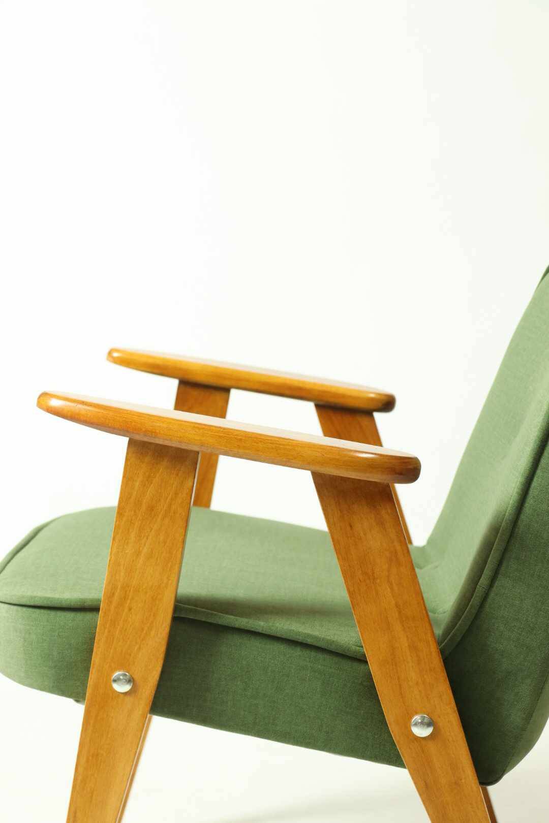 Fauteuil Vintage 366 de J. Chierowski Fauteuil Bois Clair Herbe Verte Scandinave