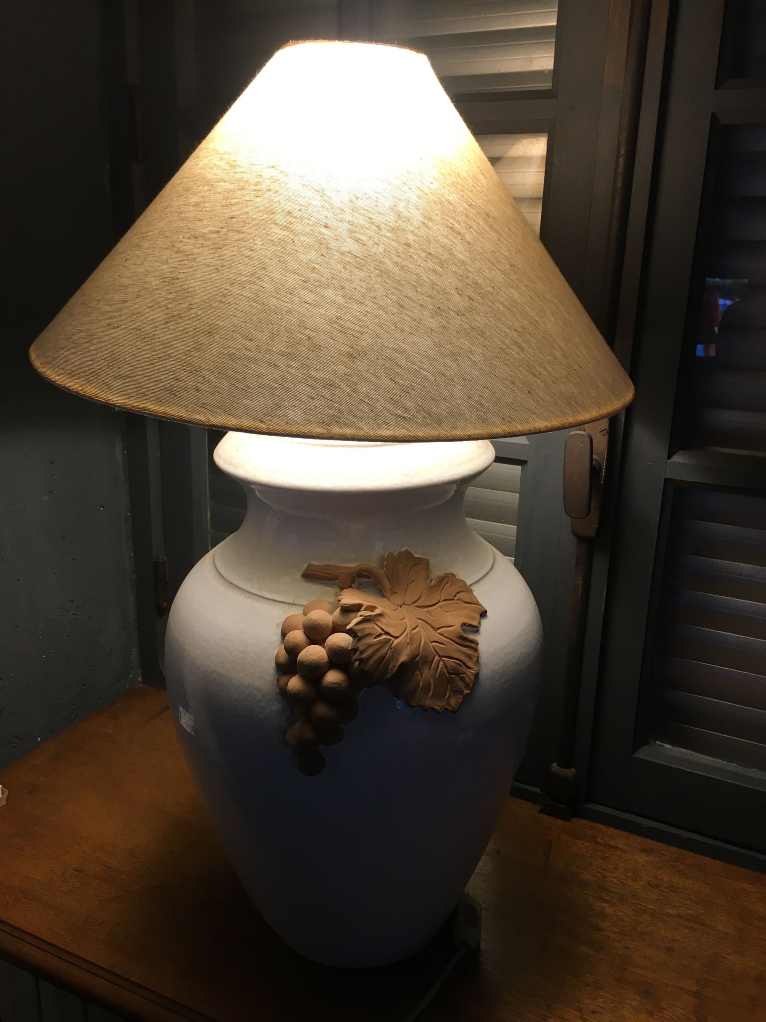 Lampe en céramique grappe de raisin