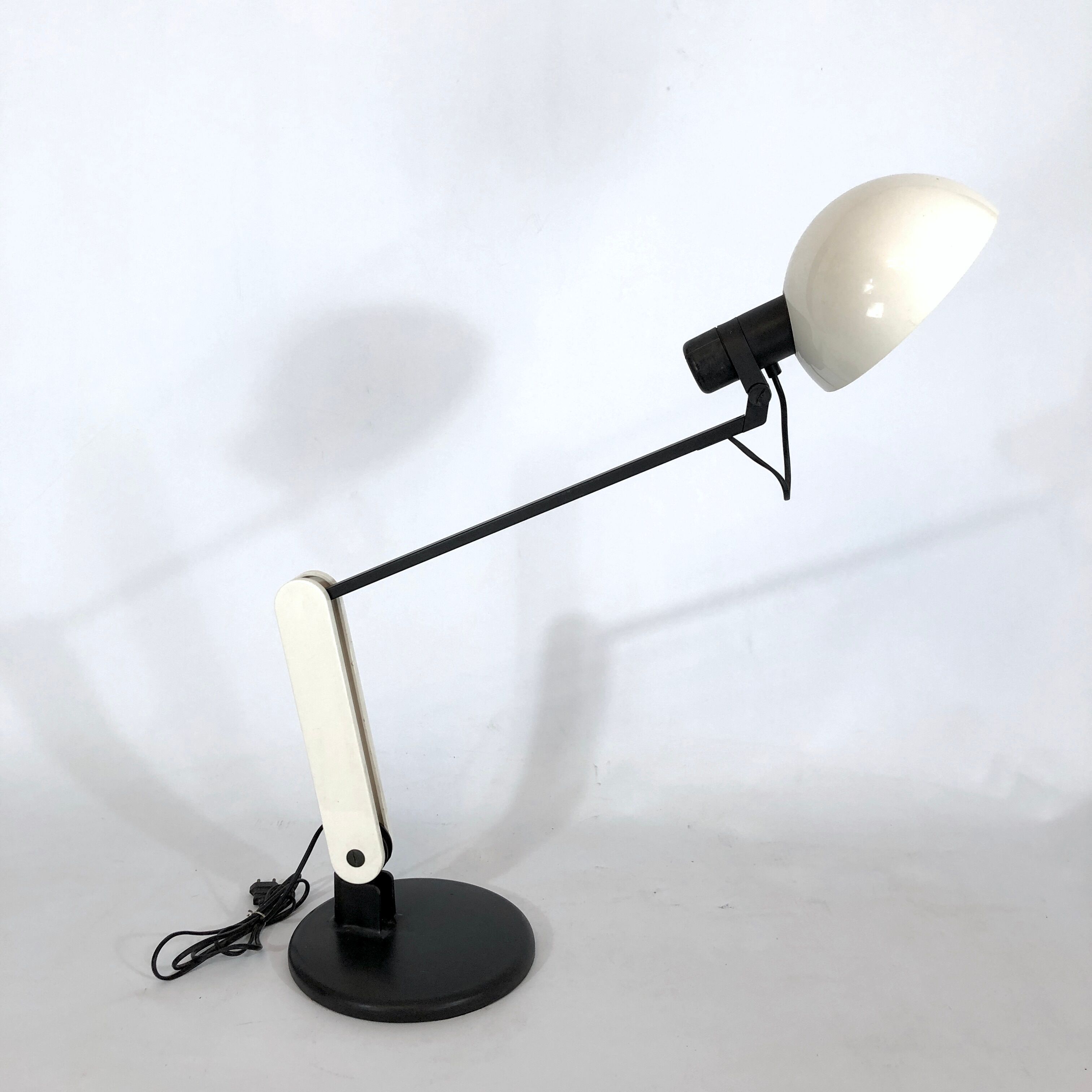 Articulated white table lamp from 70s Harvey Guzzini