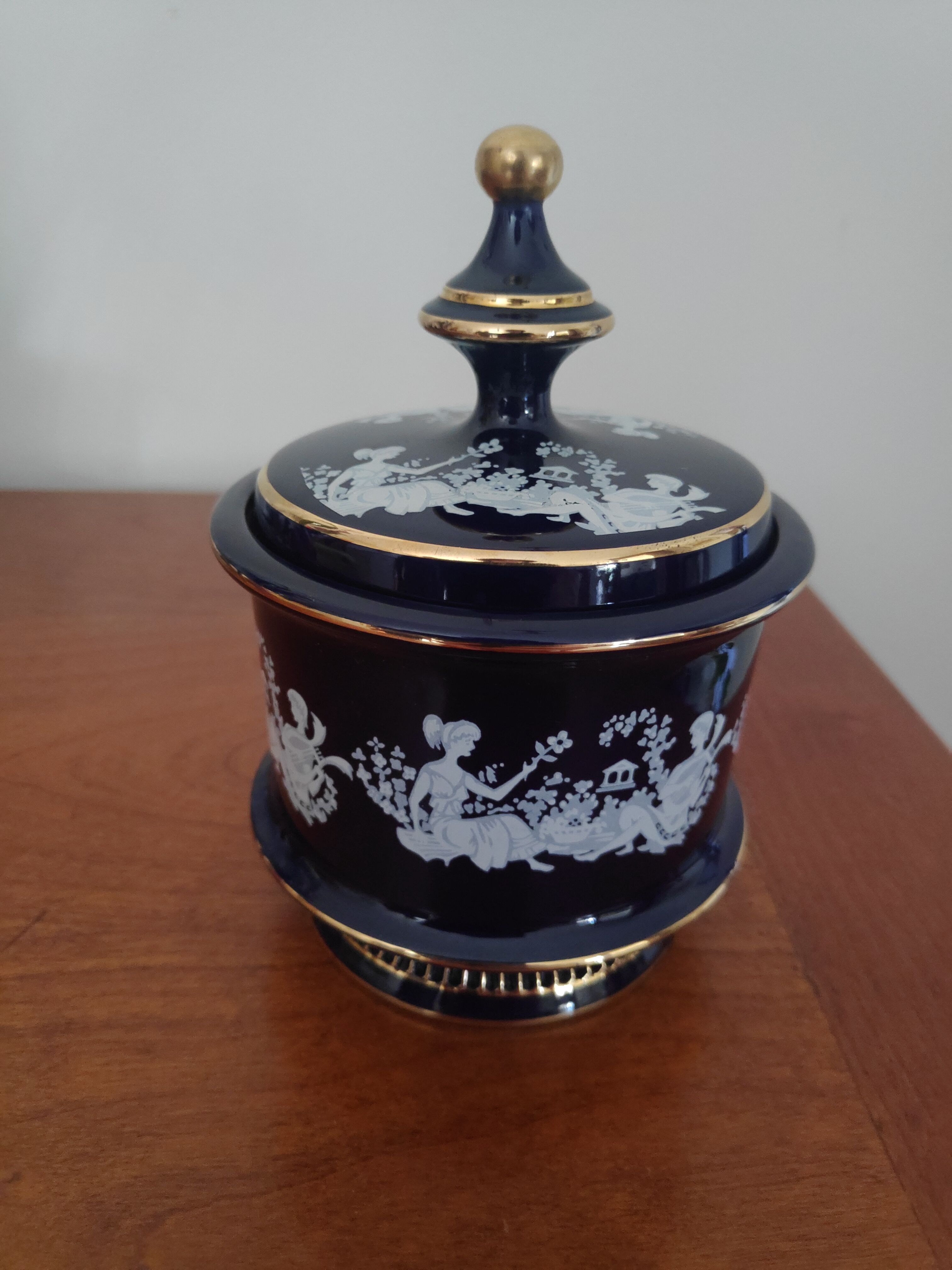 Bonbonnière en porcelaine