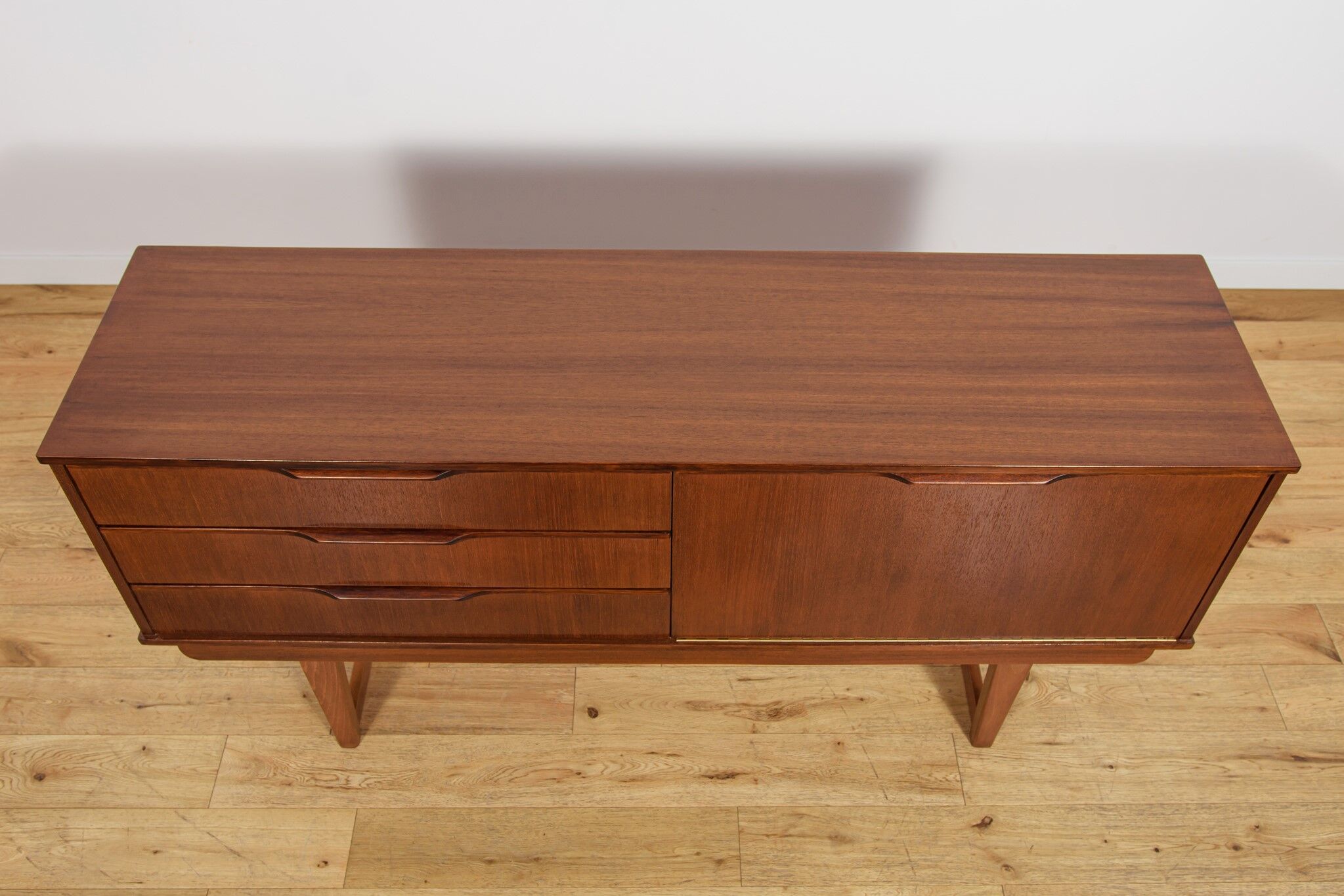 Buffet en teck des années 1960, Royaume-Uni