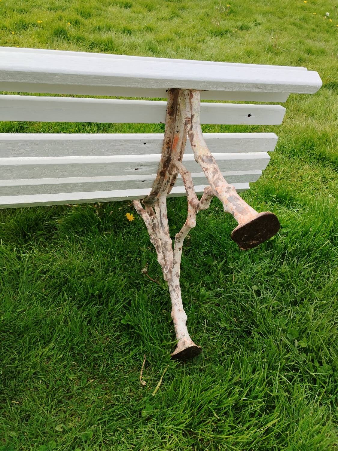 Banc de jardin avec pieds en fonte ancien