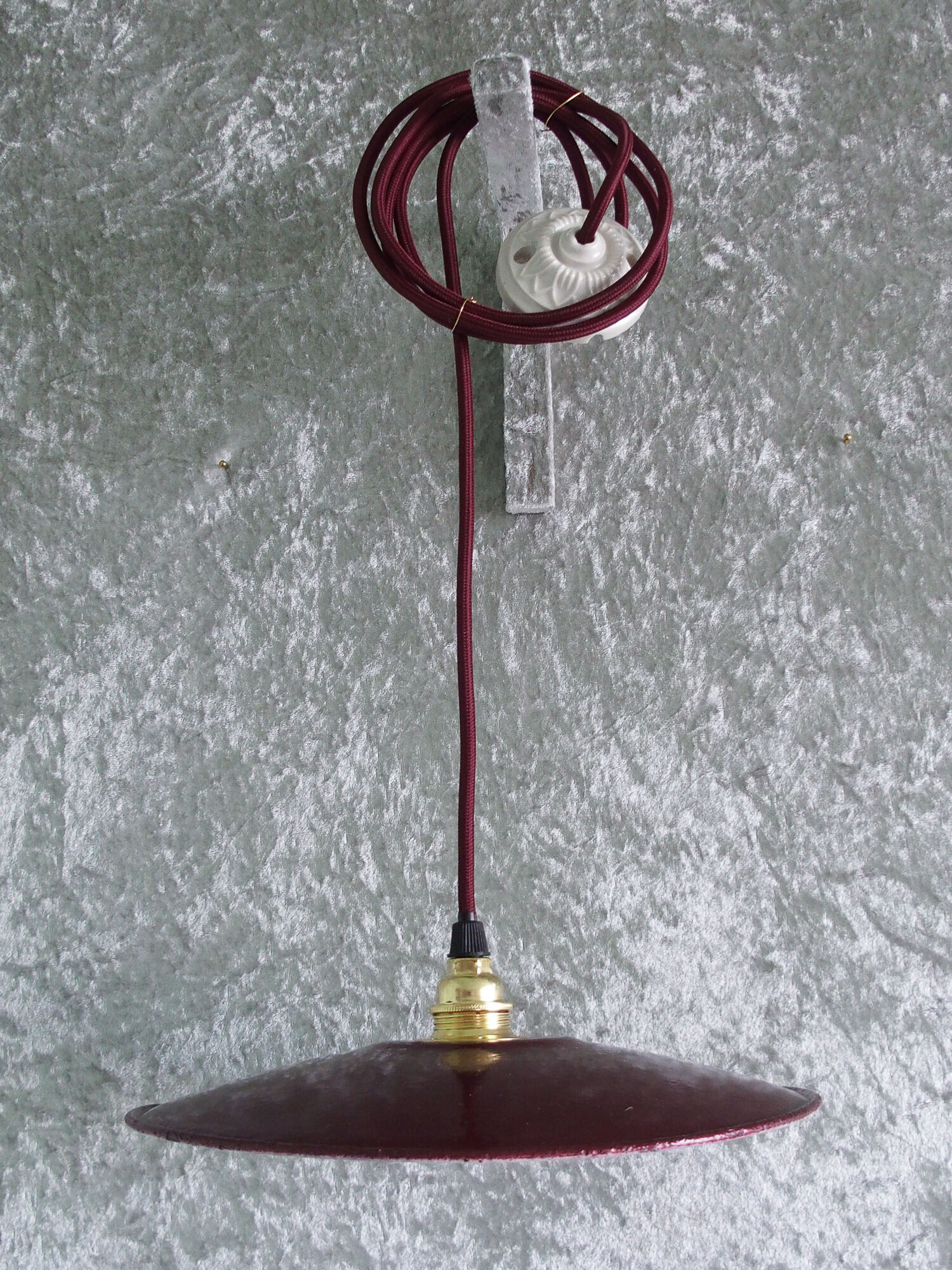 Industrial hanging lamp in enamelled sheet metal