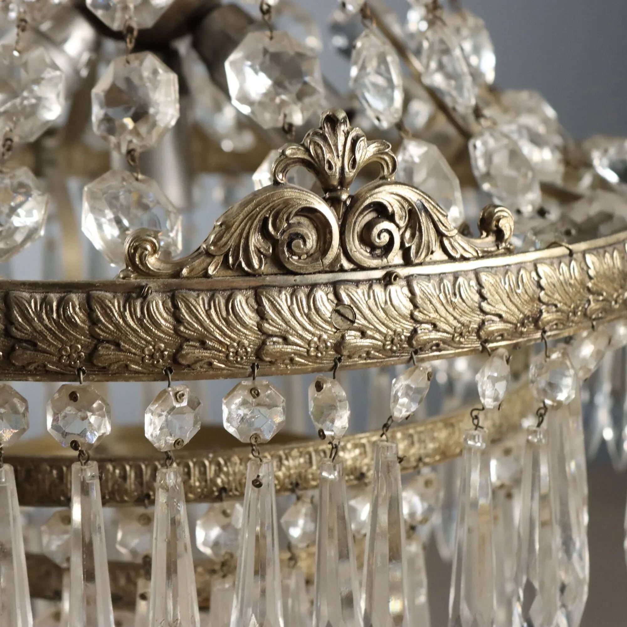 Antique chandelier in the shape of a balloon in silver-plated metal and glass, 20th century.