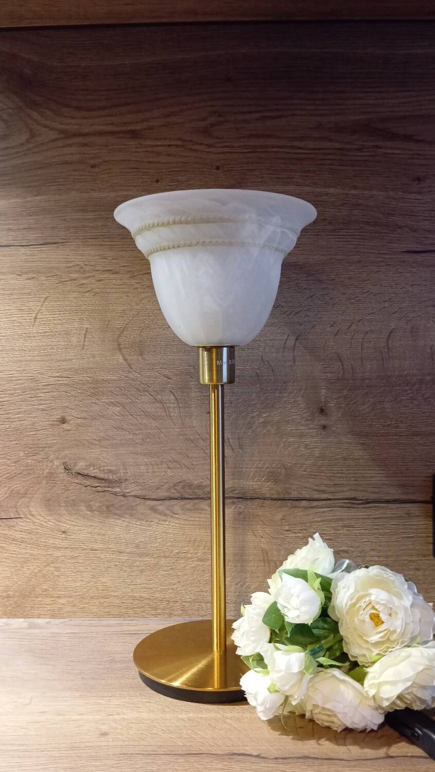 Duo lampes de chevet rétro chic métal doré, globes blancs drappés