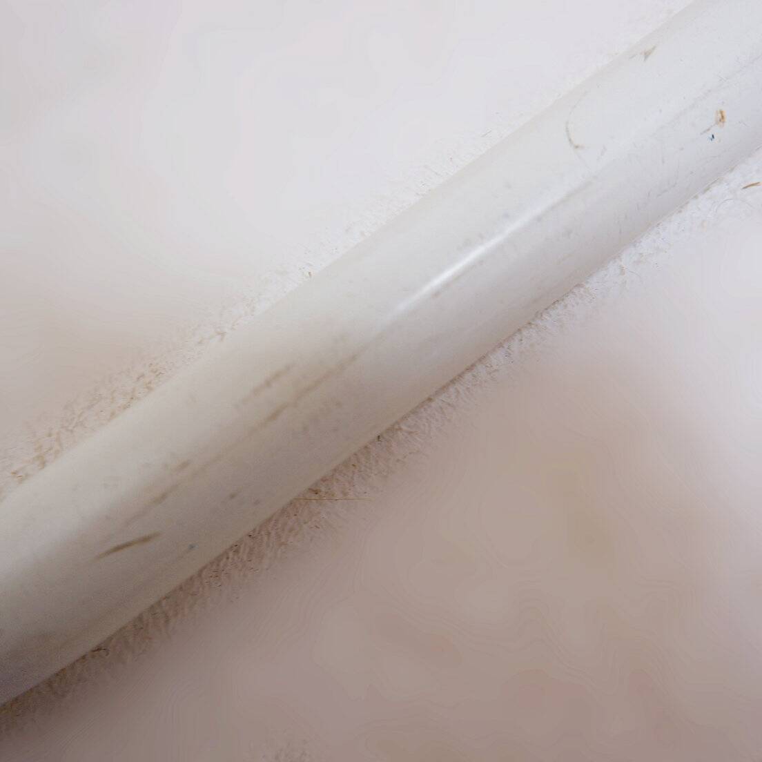 Set of 4 Italian rattan and white metal chairs