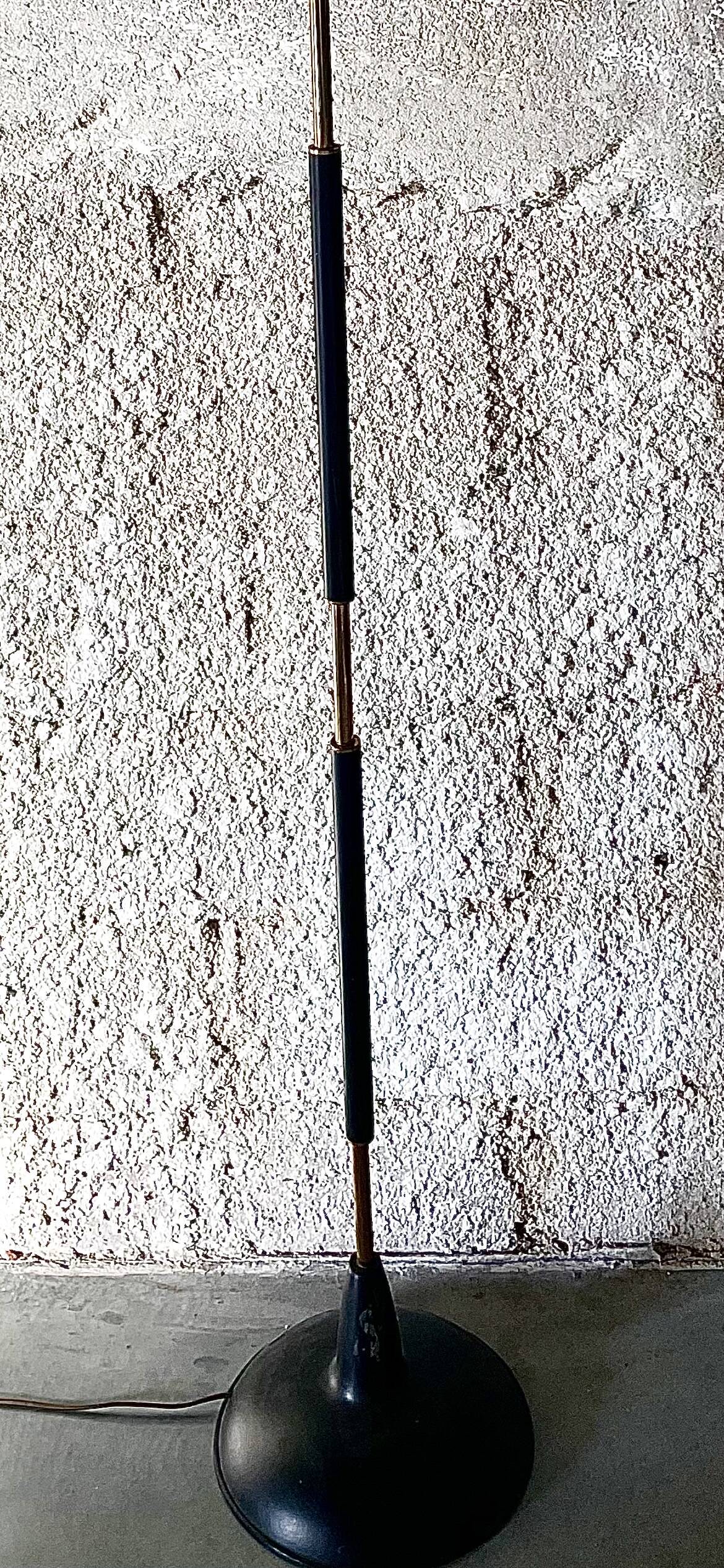 1960s floor lamp in brass and black lacquered steel