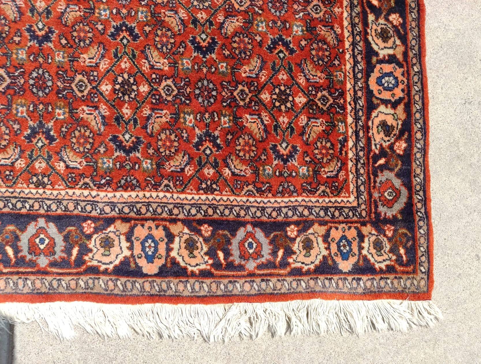Hand knotted Persian wool rug 163x108 cm