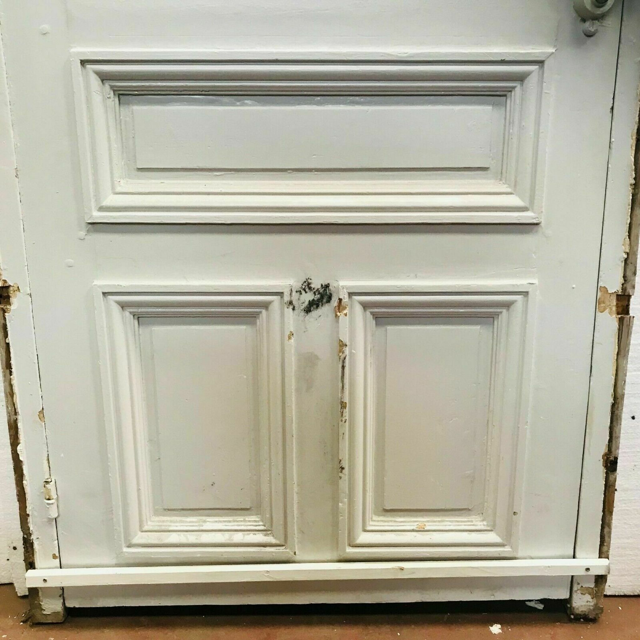Porte de service à petits carreaux et imposte vitrée XX siècle