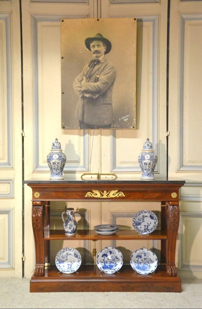 Mahogany console planter