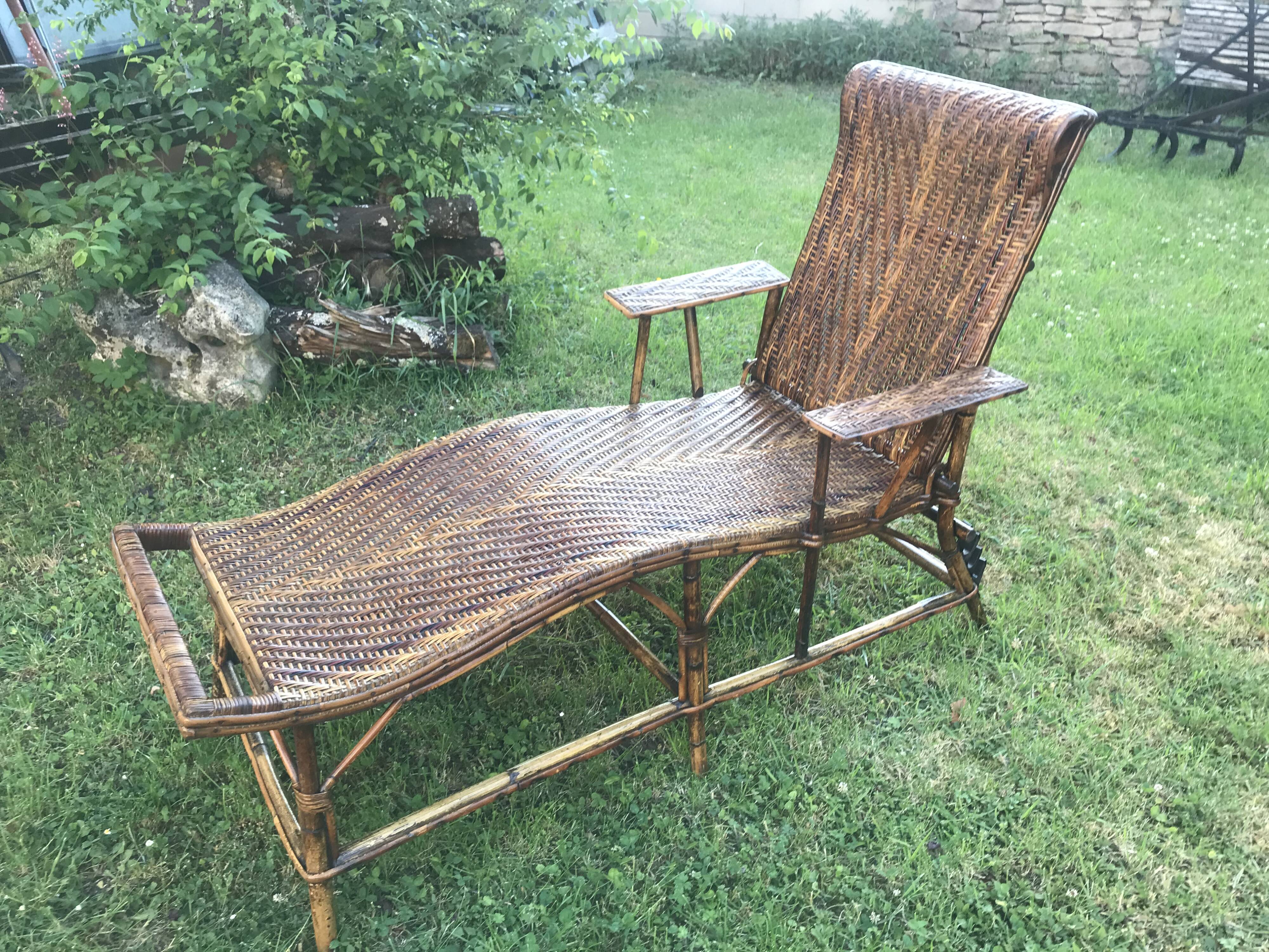 Rattan chaise longue
