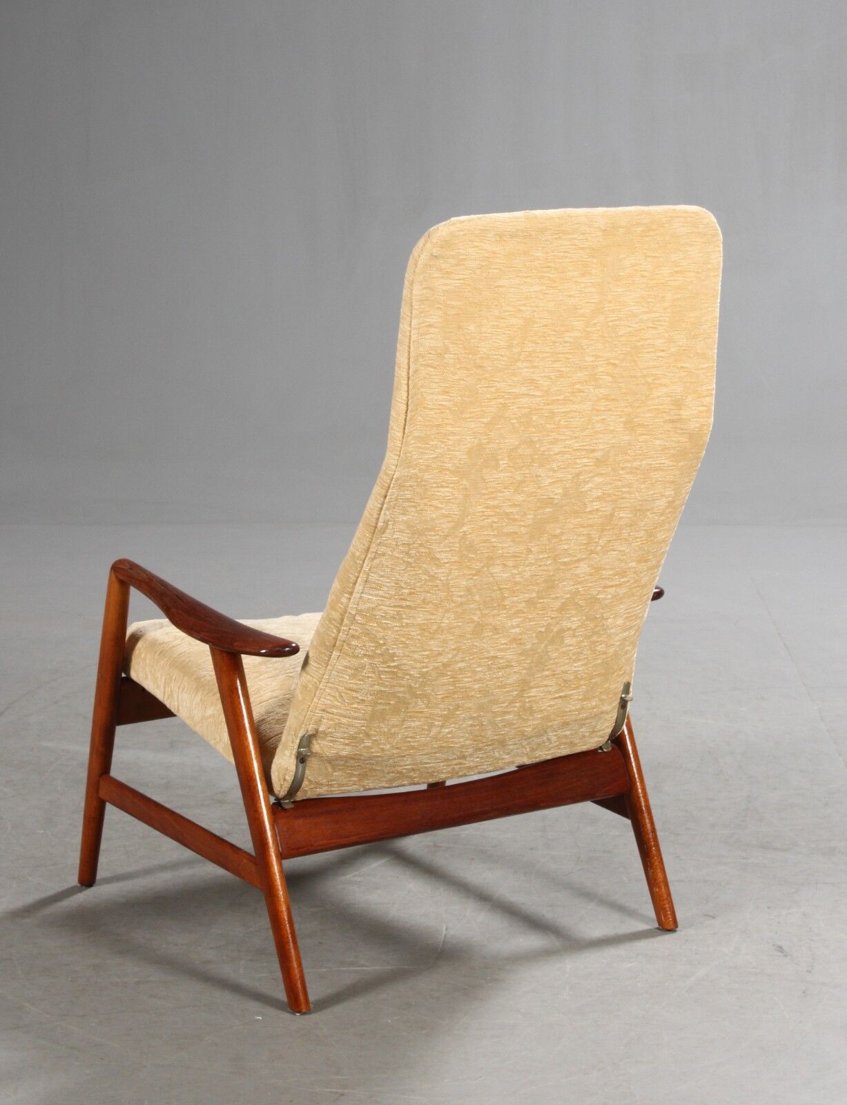 Alf Svensson. Armchair model 'Kontur', elm wood