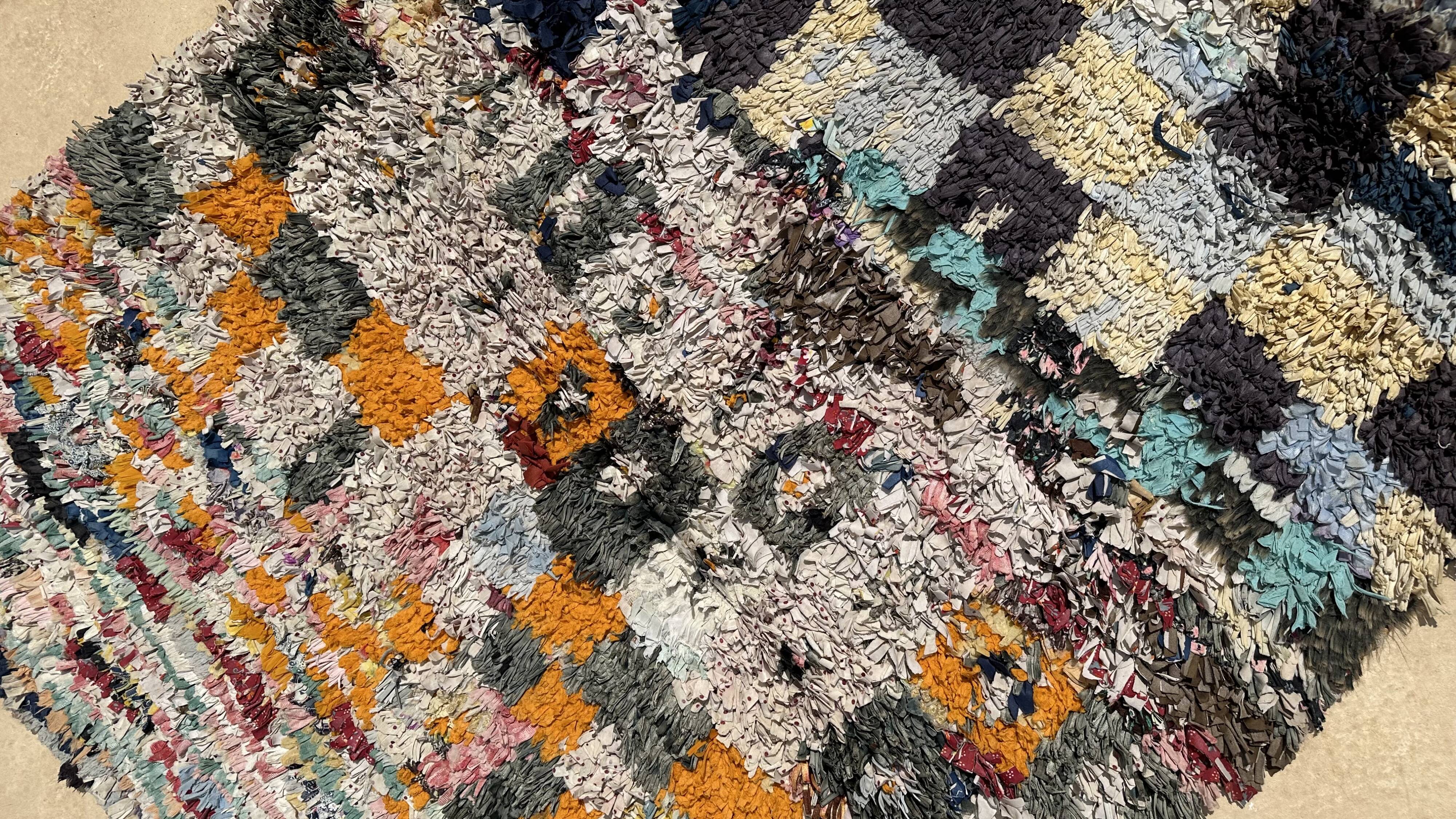Colorful Boucherouite Berber rug - 129 x 160 cm