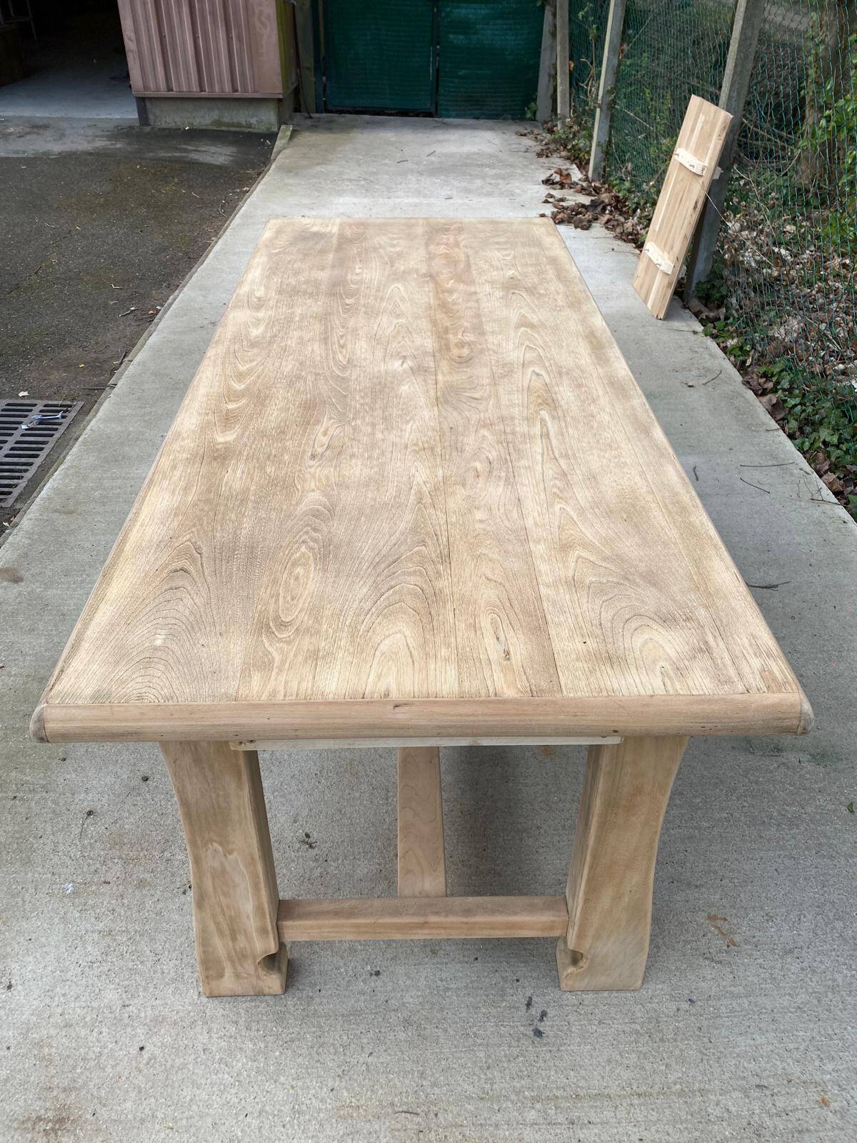Table de ferme extensible rénovée en chêne brut 300cm pieds sculptés