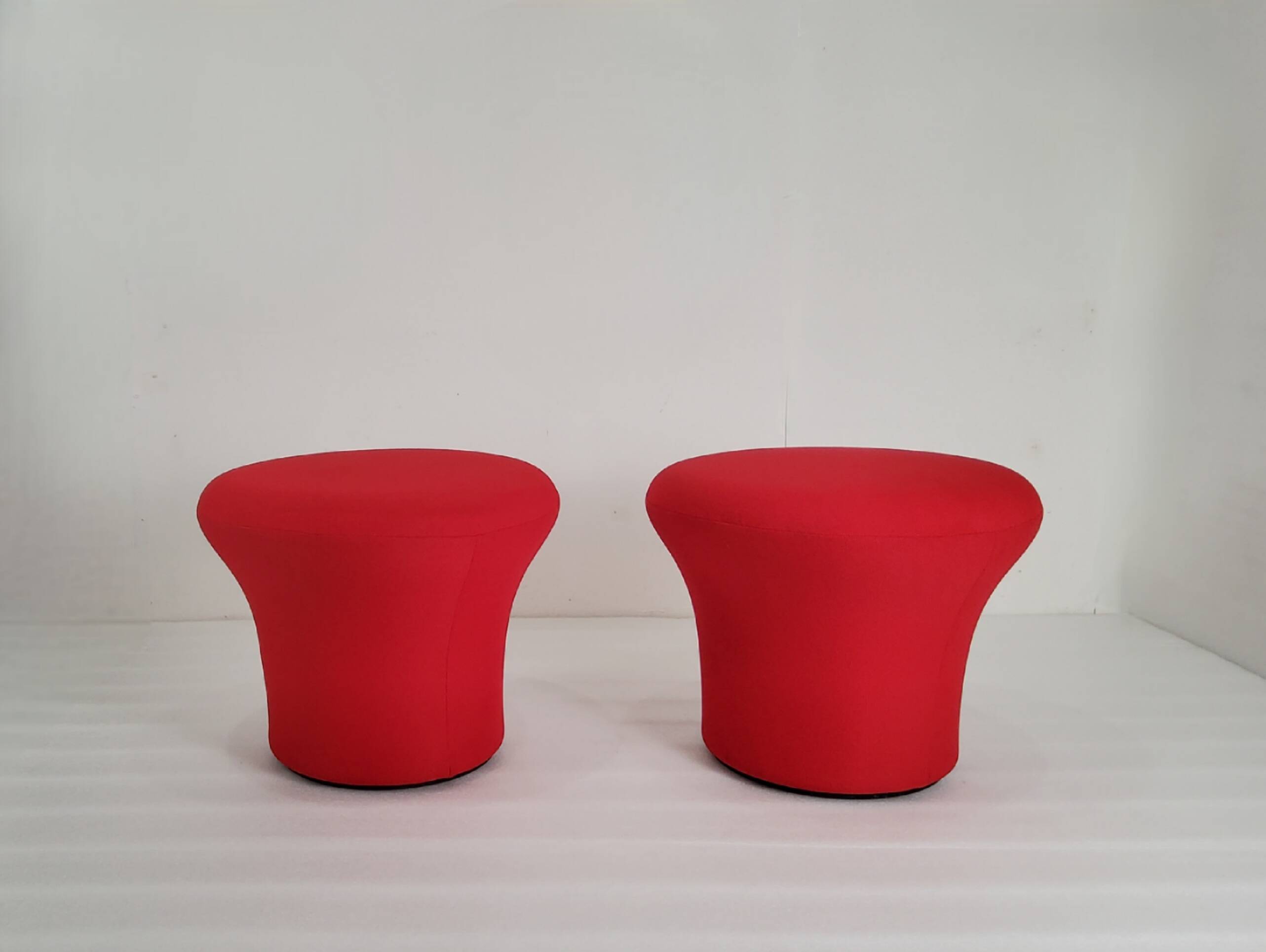 Poufs Mushroom par Pierre Paulin édité par ARTIFORT, 1970.