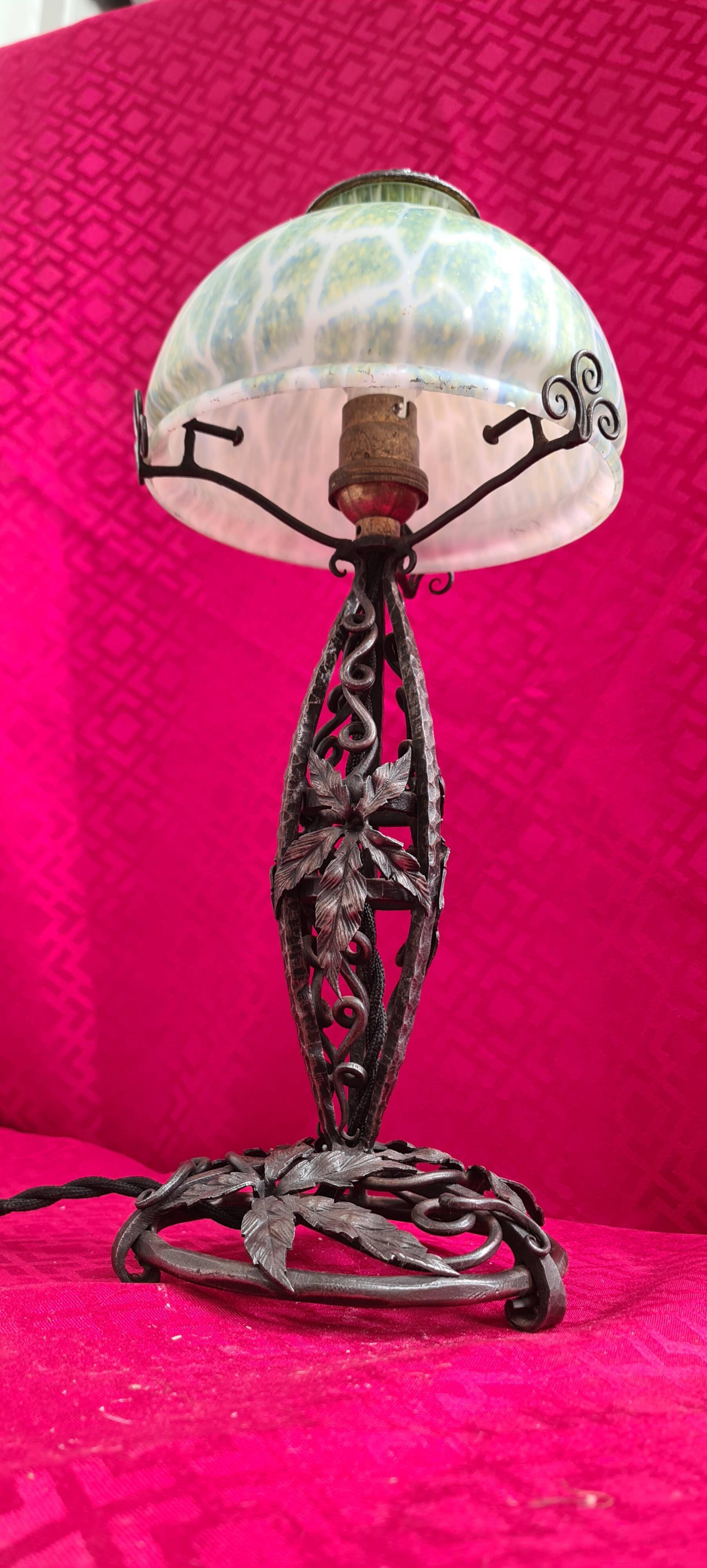 Wrought iron lamp in the Edgar Brandt style, Paul Kiss, 1910 to 25. Unsigned, damage, 37x16cm. Work
