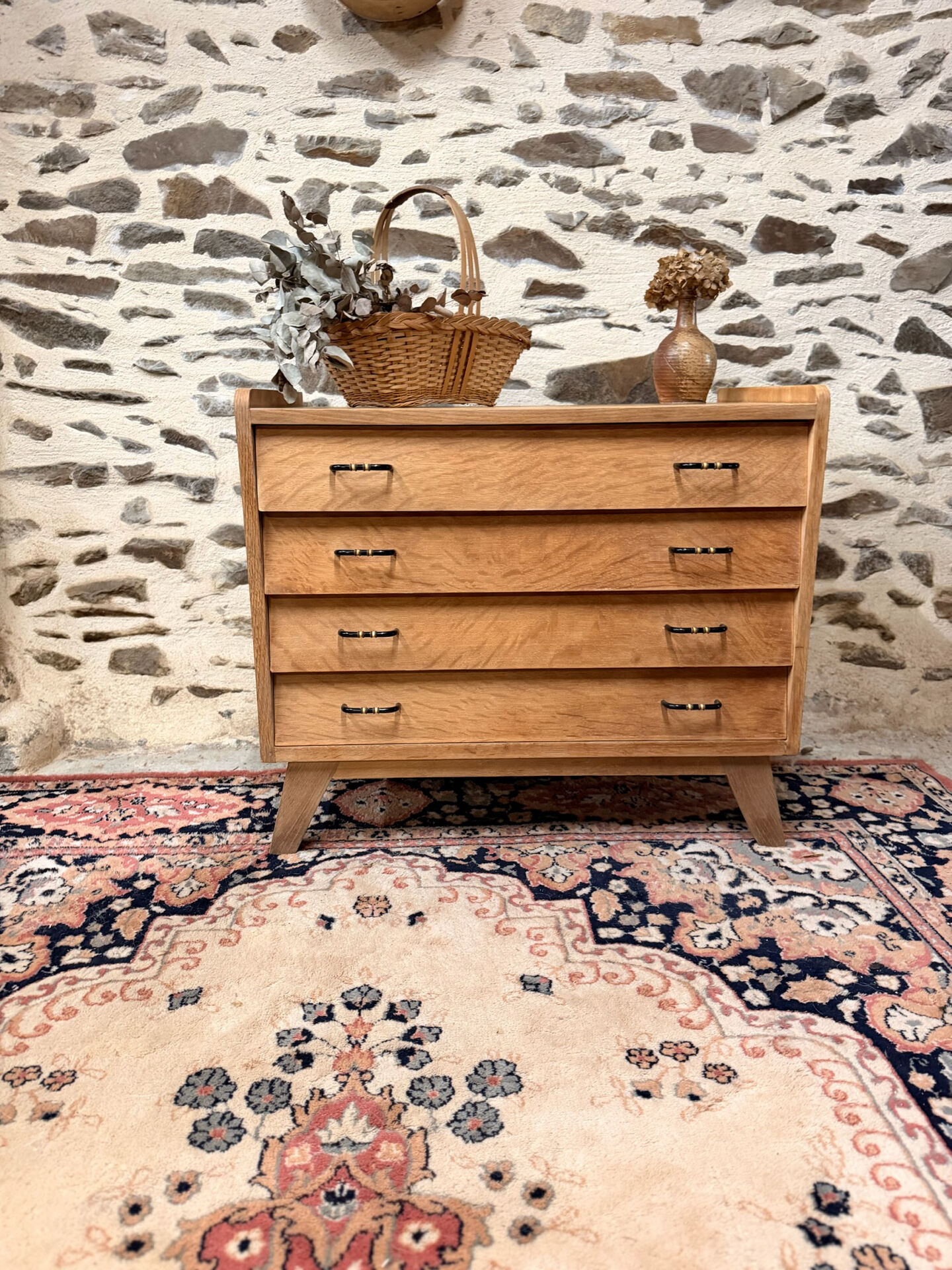 Pretty low chest of drawers from the 50s and 60s.