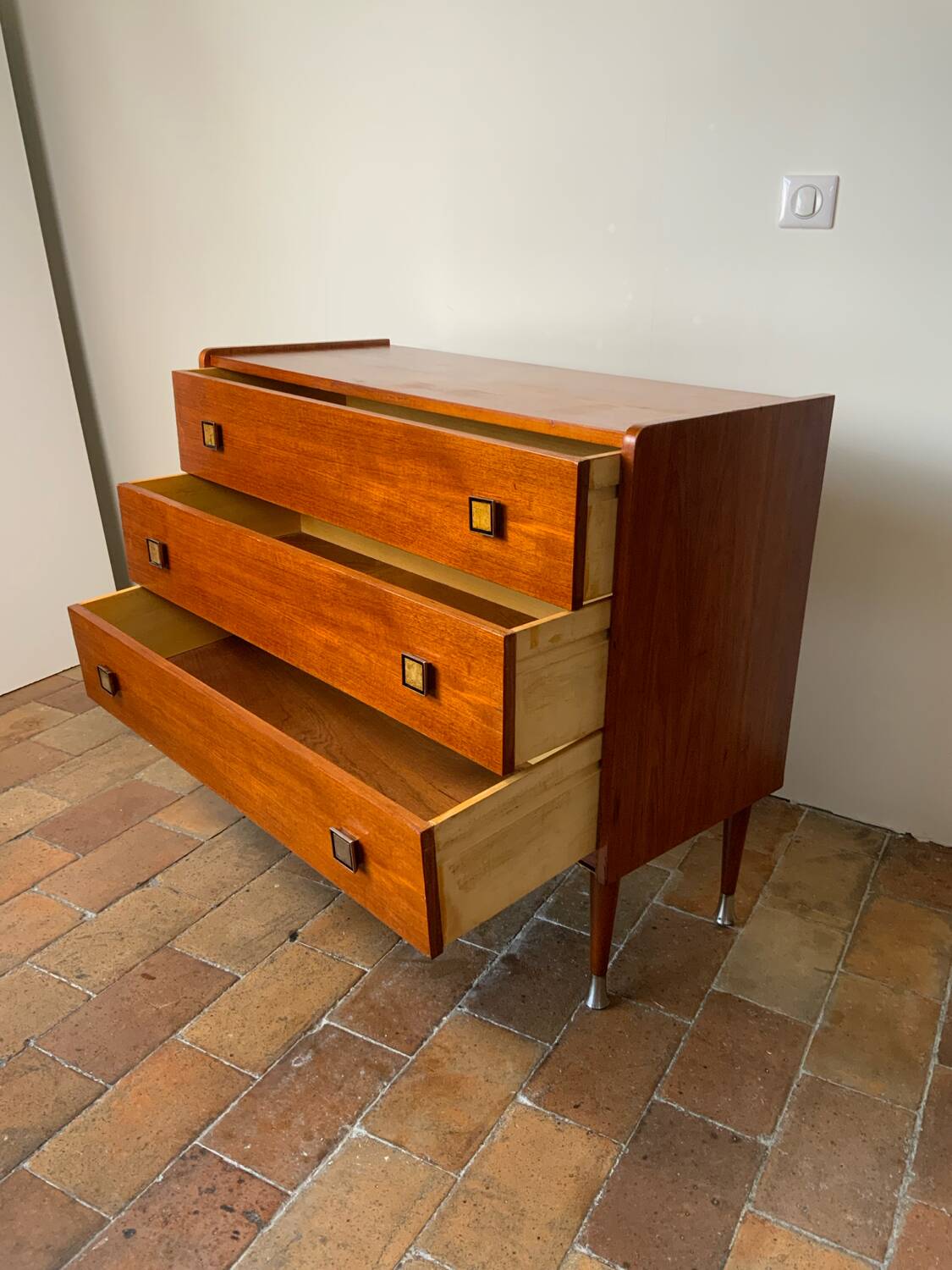 Vintage chest of drawers
