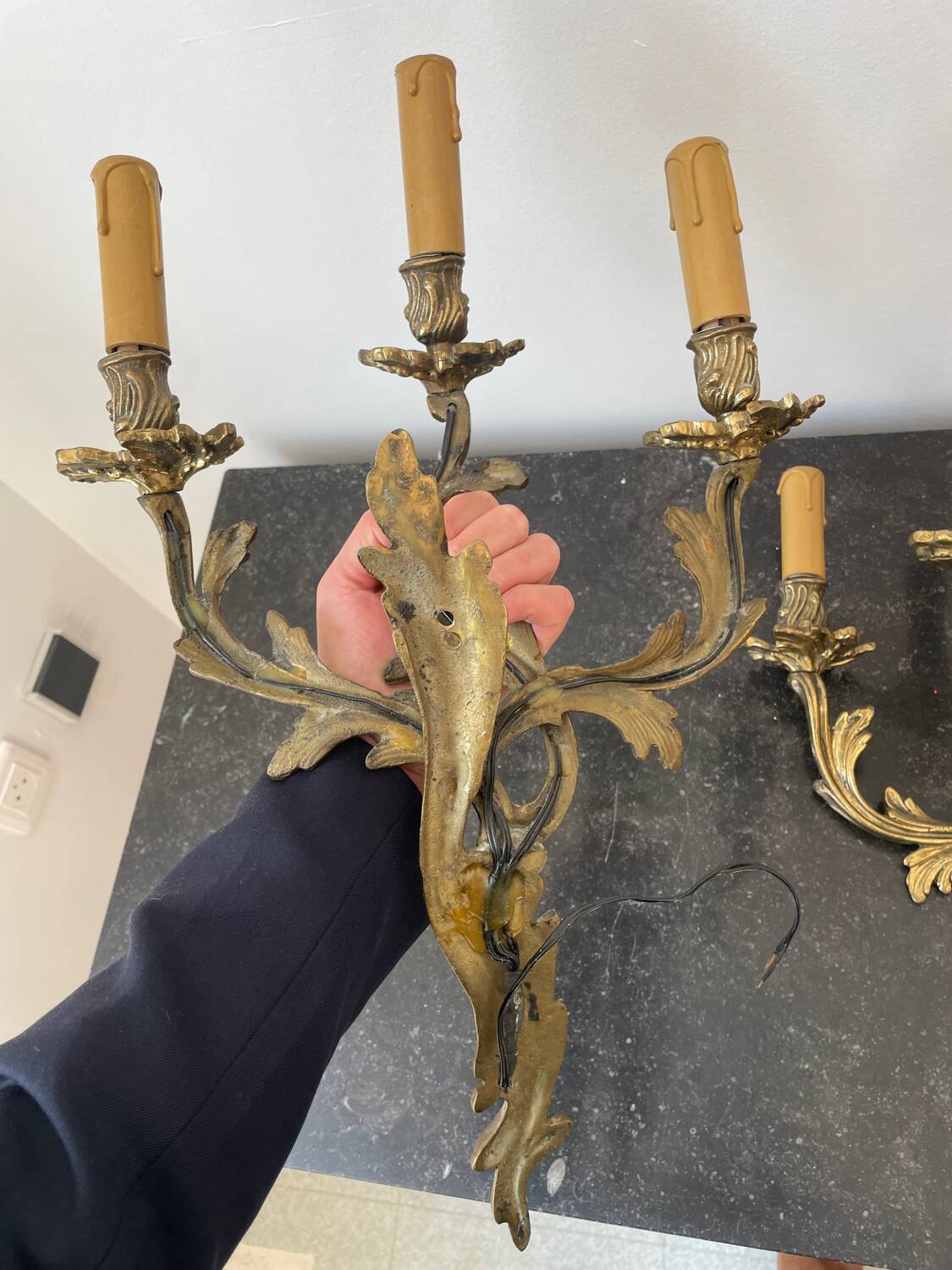 Paire d’appliques en bronze ciselé