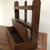Etagère murale ancienne en bois ayant appartenu à un religieux
