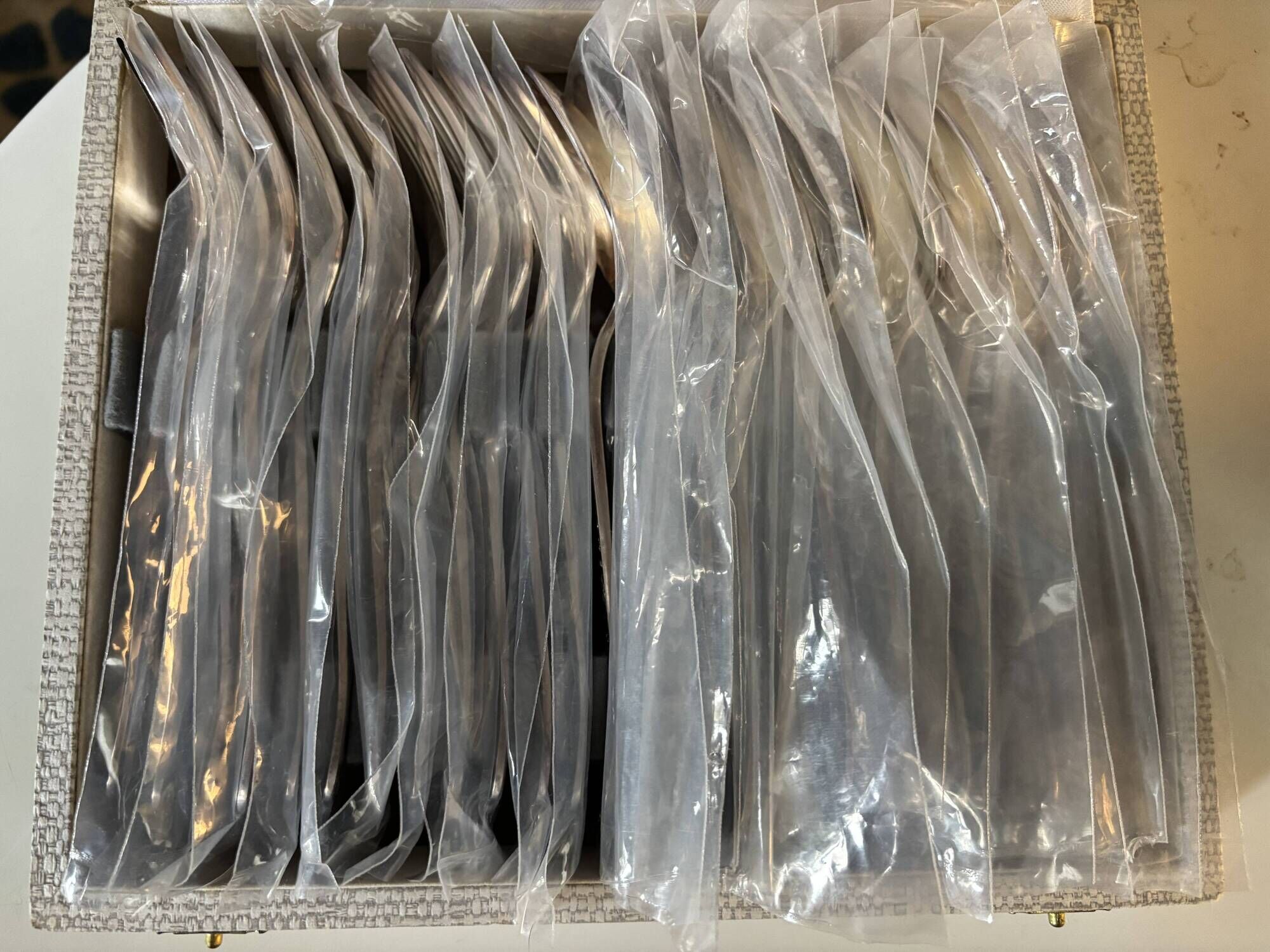 Ercuis dessert service X24 in original box, silver-plated metal.